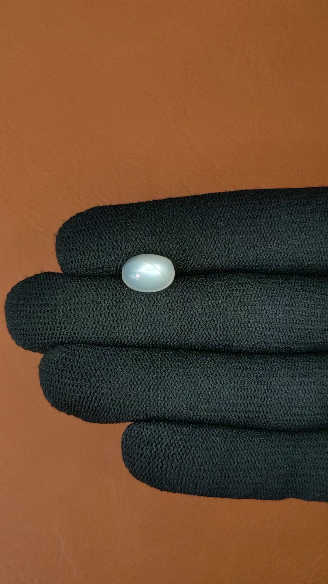 4.29 Ct. White Cabochon Moonstone from Ceylon (Sri Lanka) Size Video