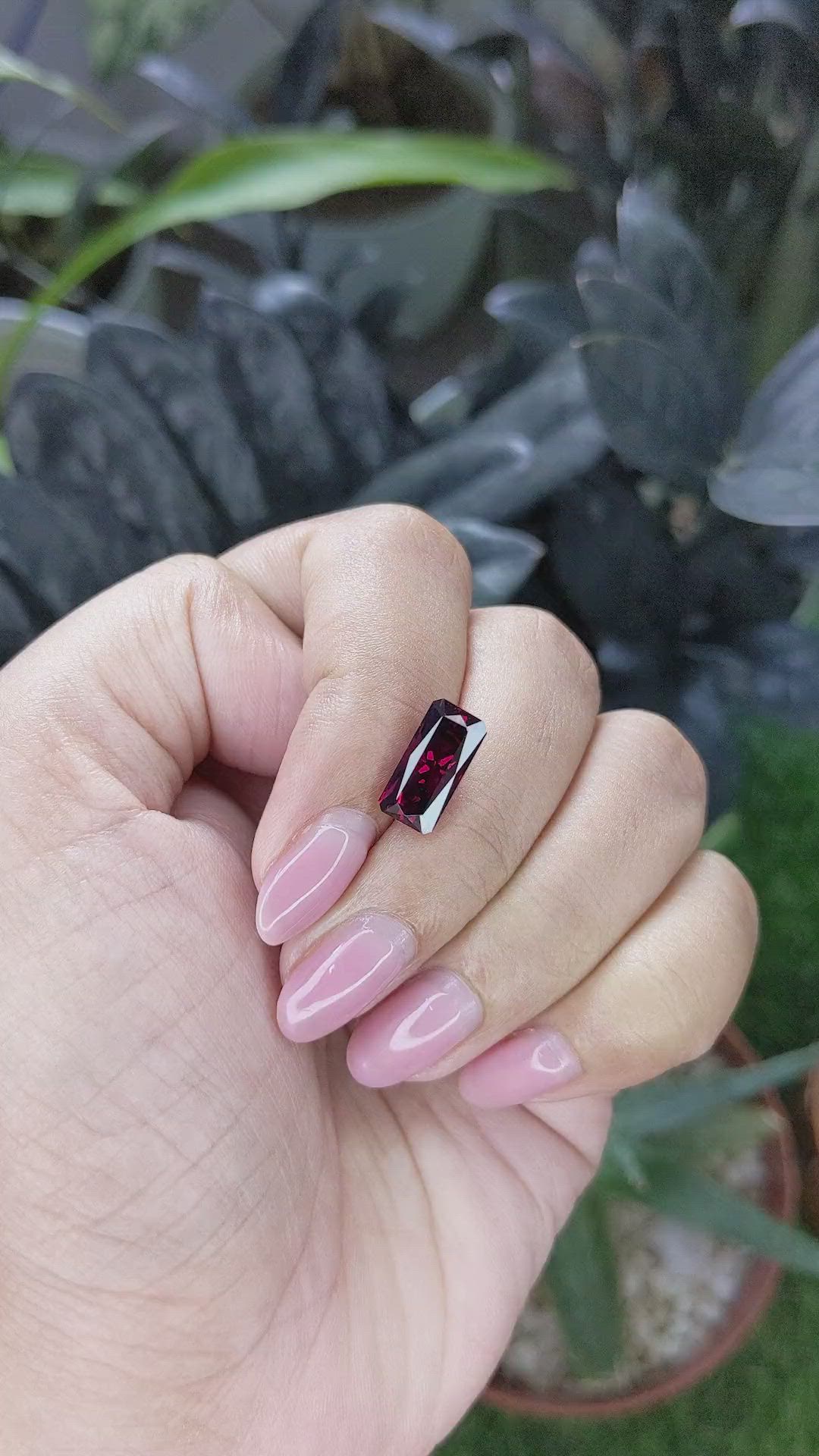 3.70 Ct. Purplish Red Garnet from Ceylon (Sri Lanka) Size Video