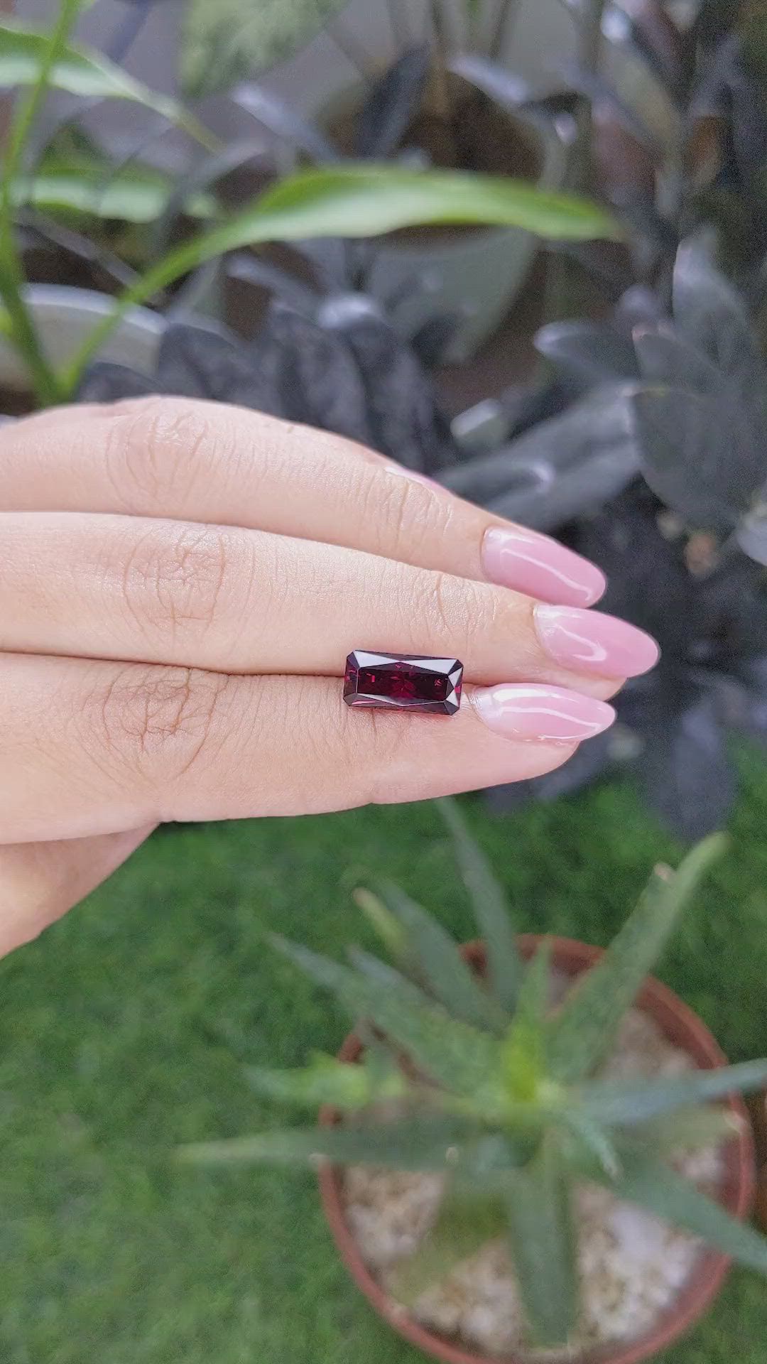 3.70 Ct. Purplish Red Garnet from Ceylon (Sri Lanka) Size Video
