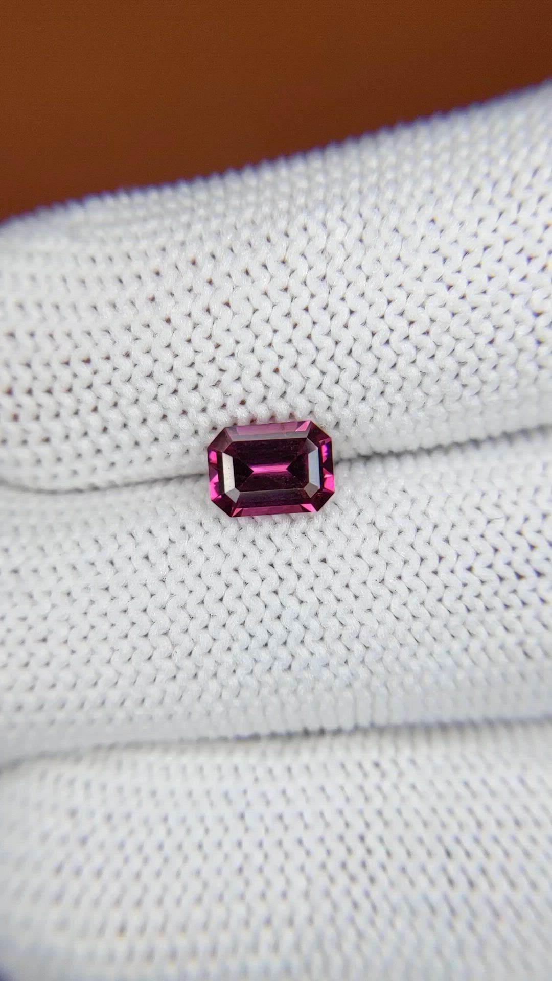 1.00 Ct. Pinkish Purple Rhodolite Garnet from Ceylon (Sri Lanka) Size Video