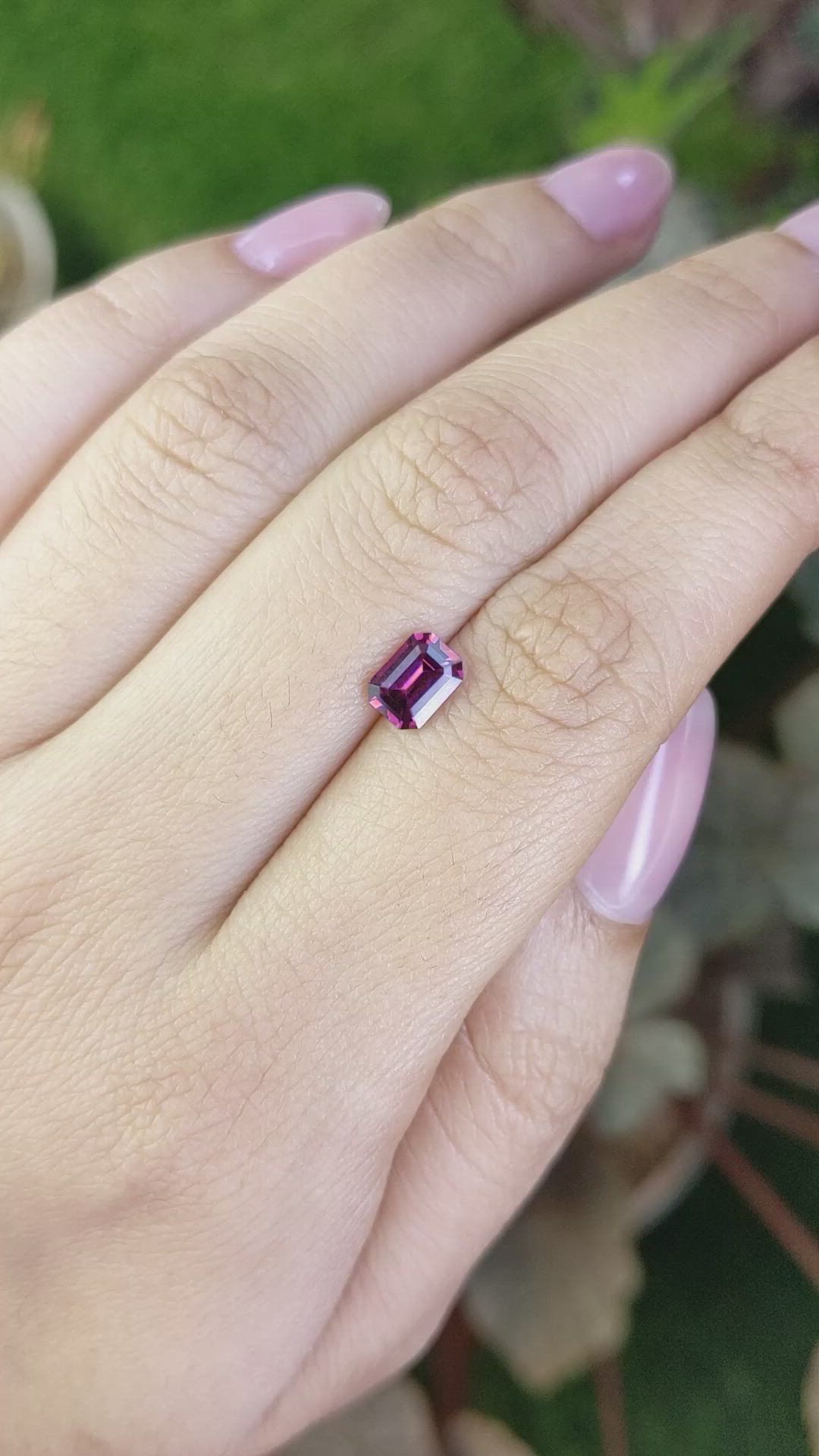 1.00 Ct. Pinkish Purple Rhodolite Garnet from Ceylon (Sri Lanka) Size Video