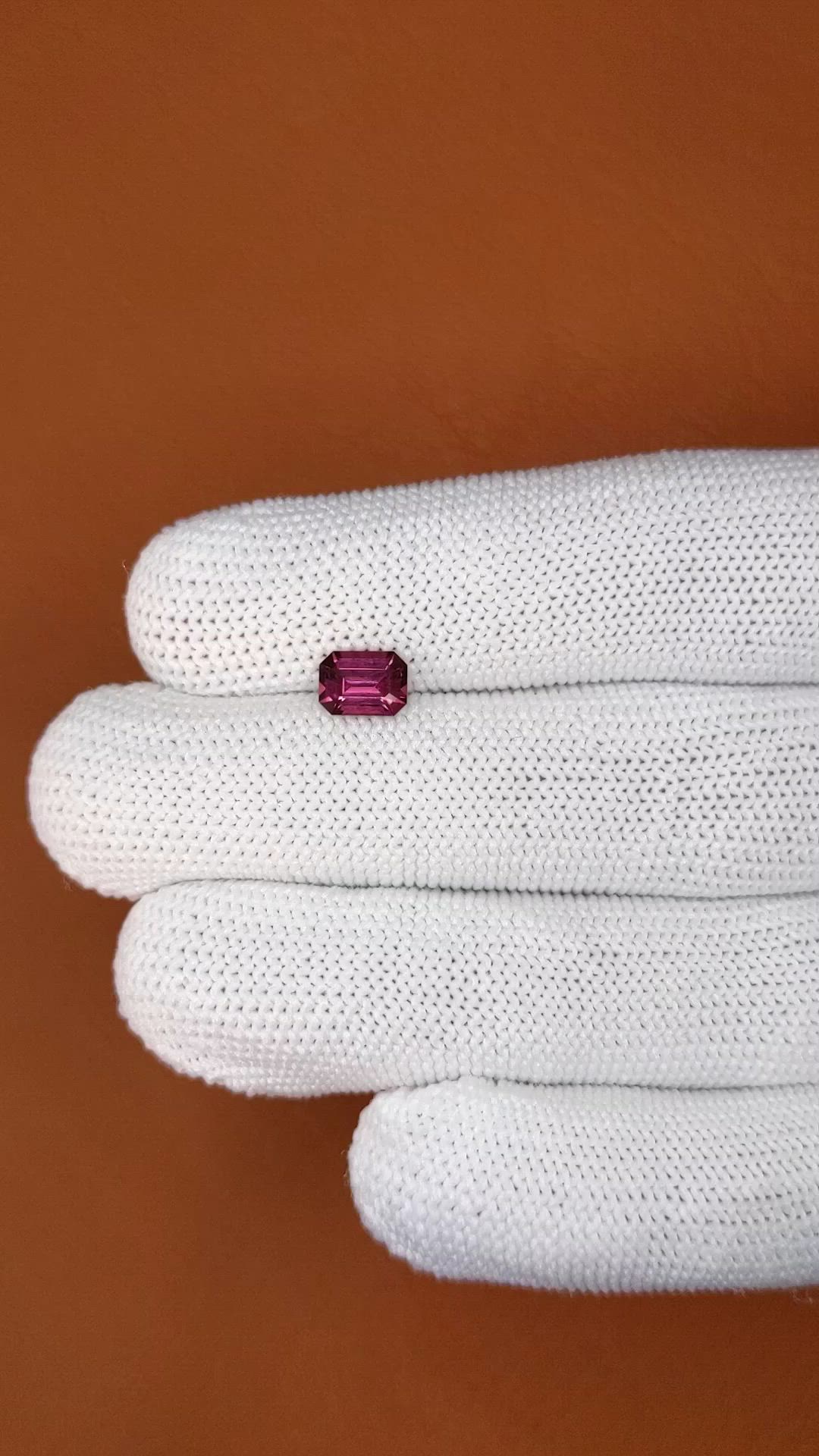 1.00 Ct. Pinkish Purple Rhodolite Garnet from Ceylon (Sri Lanka) Size Video