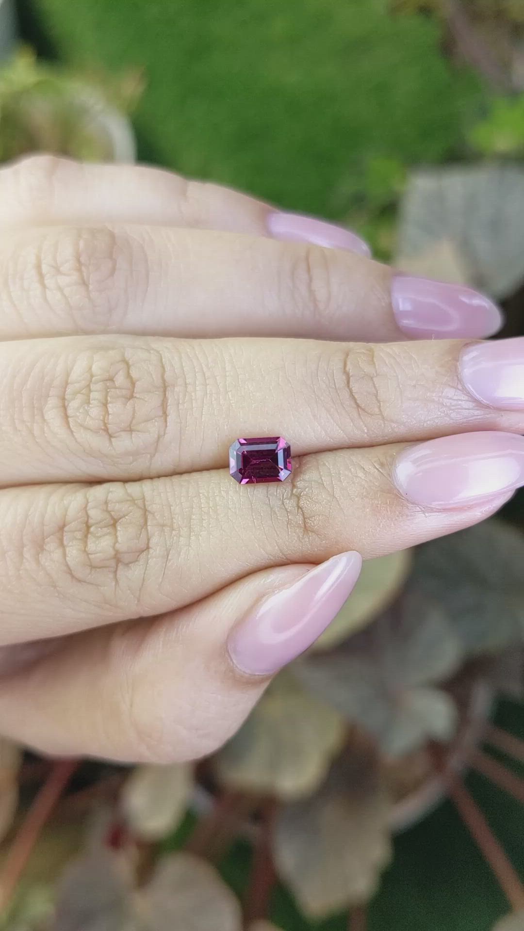 1.00 Ct. Pinkish Purple Rhodolite Garnet from Ceylon (Sri Lanka) Size Video