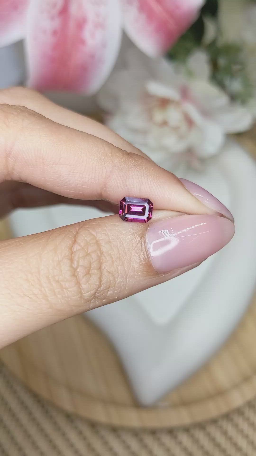 1.00 Ct. Pinkish Purple Rhodolite Garnet from Ceylon (Sri Lanka) Size Video