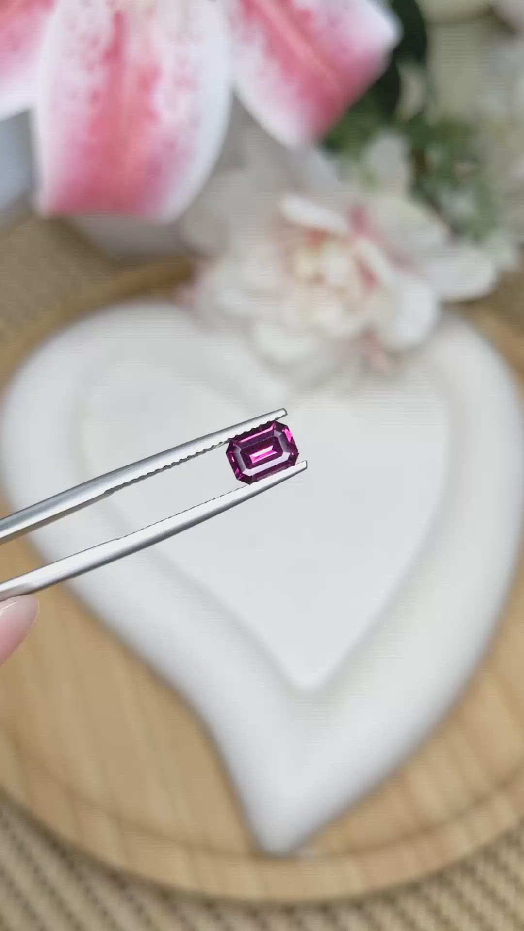 1.00 Ct. Pinkish Purple Rhodolite Garnet from Ceylon (Sri Lanka) Size Video