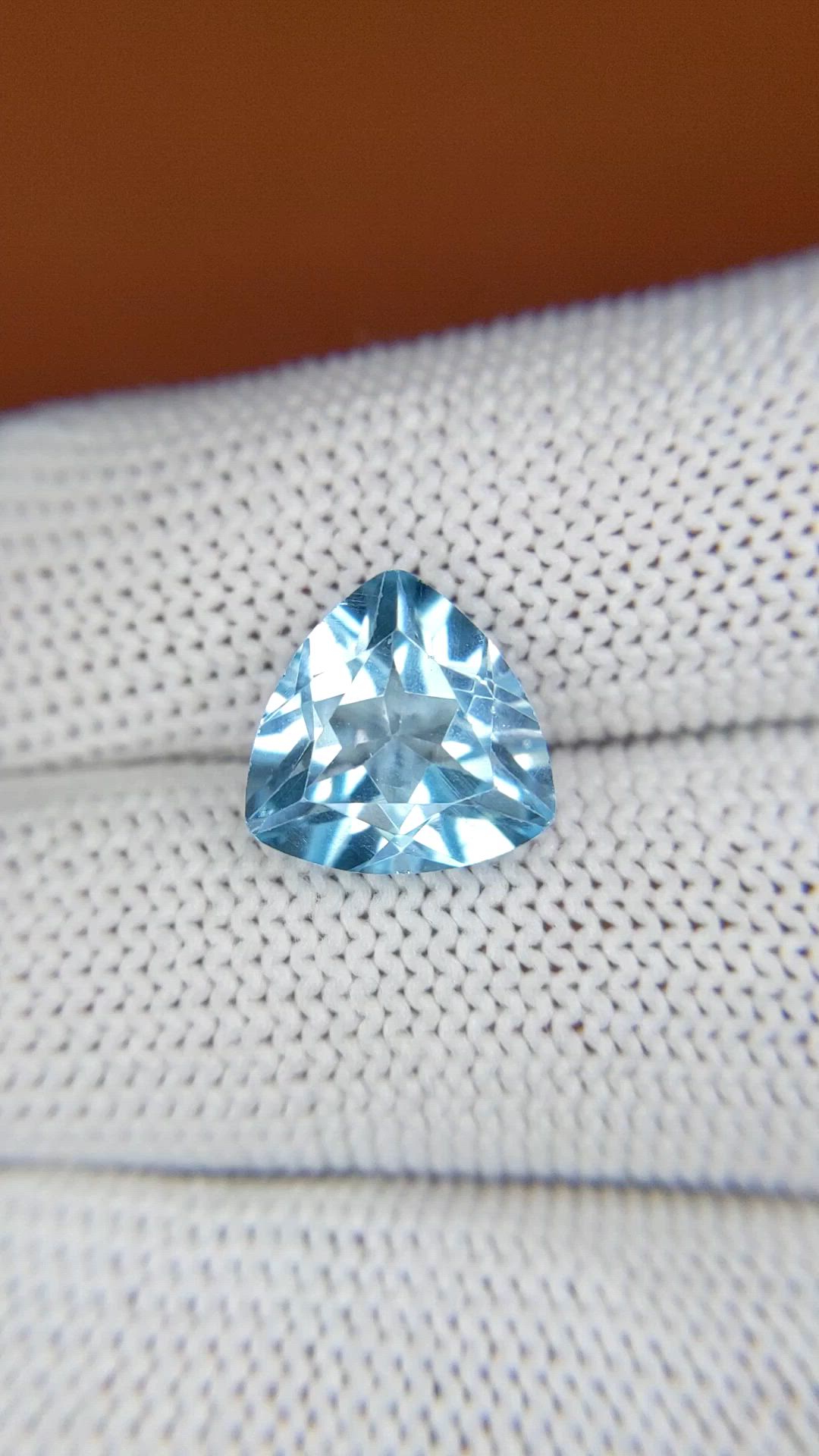 5.00 Ct. Swiss Blue Topaz from Ceylon (Sri Lanka) Size Video
