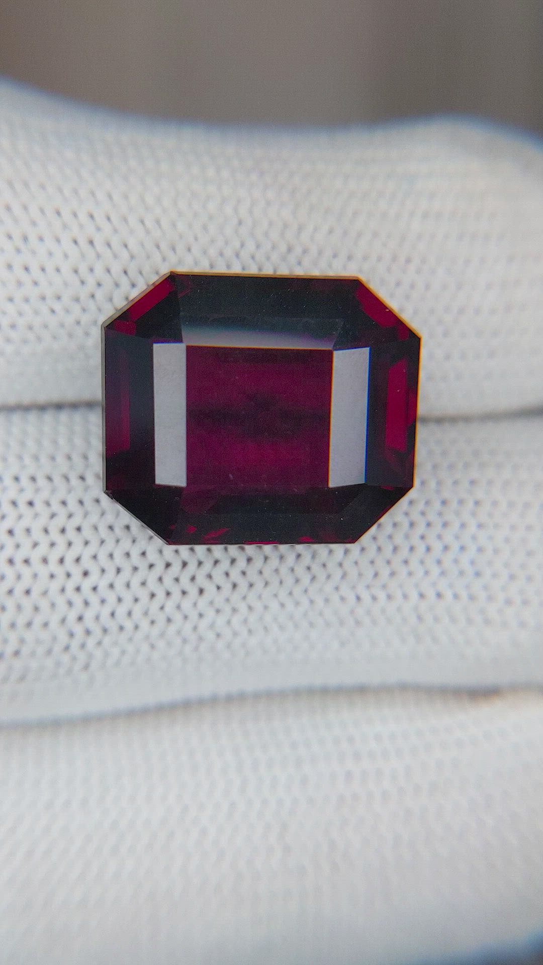 22.00 Ct. Garnet from Ceylon (Sri Lanka) Size Video