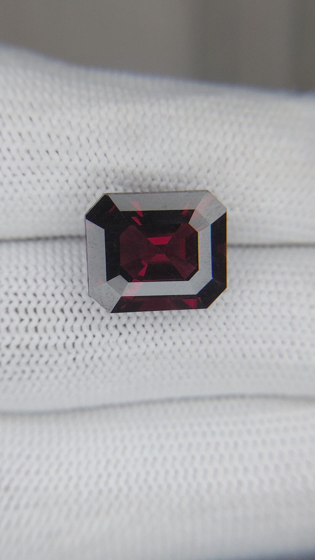 9.02 Ct. Garnet from Ceylon (Sri Lanka) Size Video