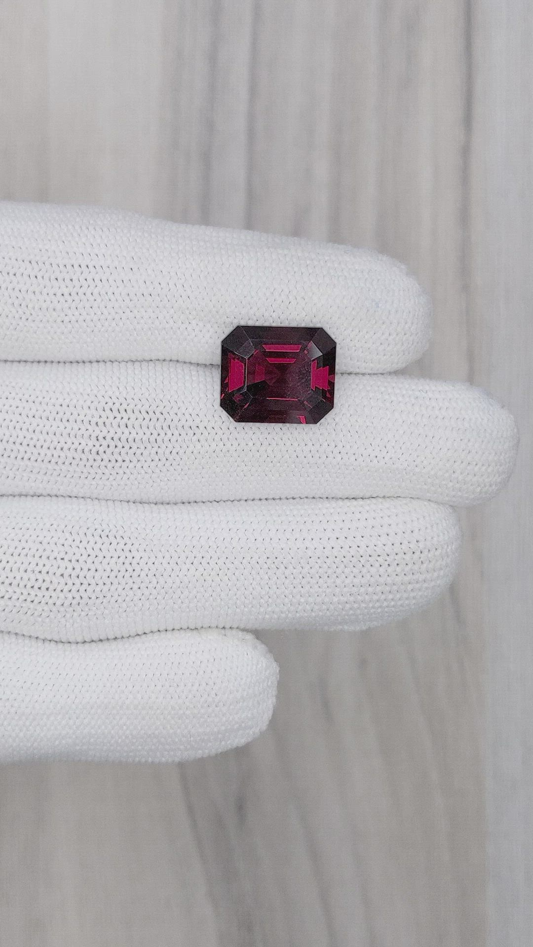 9.02 Ct. Garnet from Ceylon (Sri Lanka) Size Video