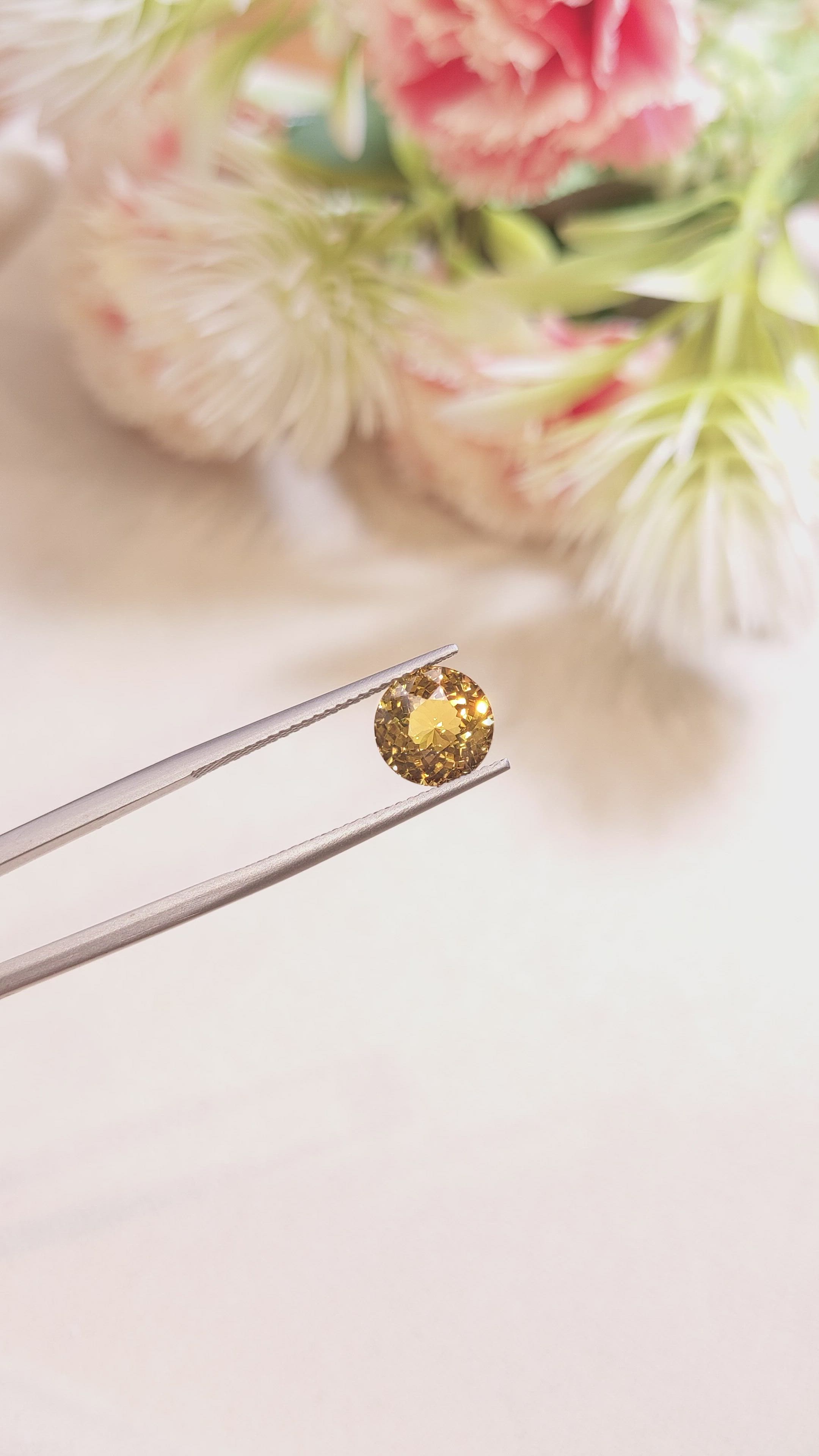 2.66 Ct. Zircon from Ceylon (Sri Lanka) Size Video