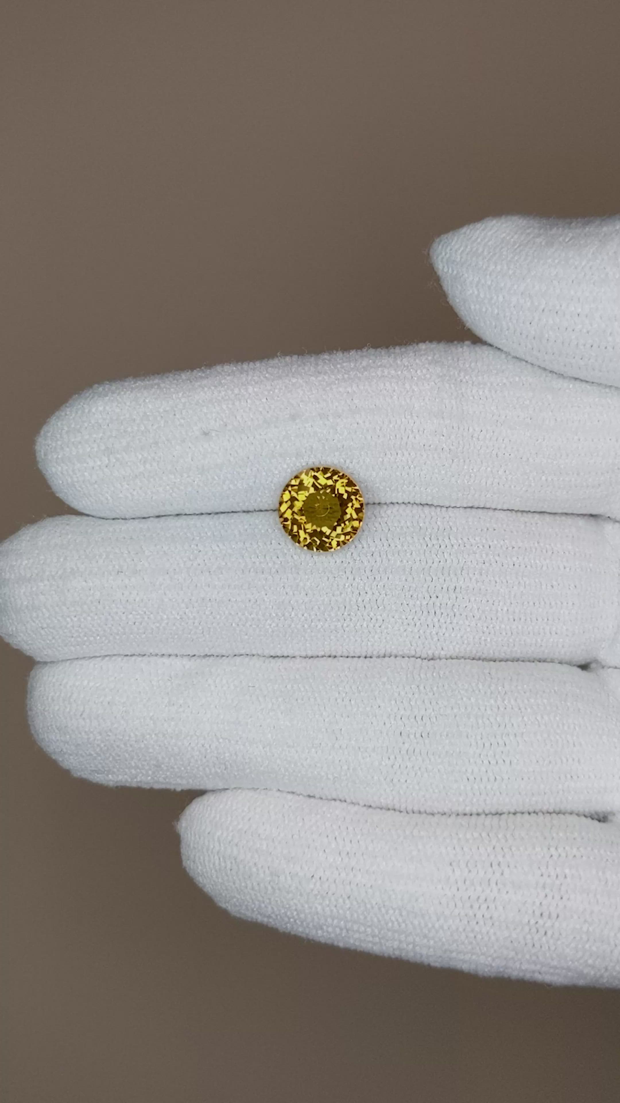 2.66 Ct. Zircon from Ceylon (Sri Lanka) Size Video