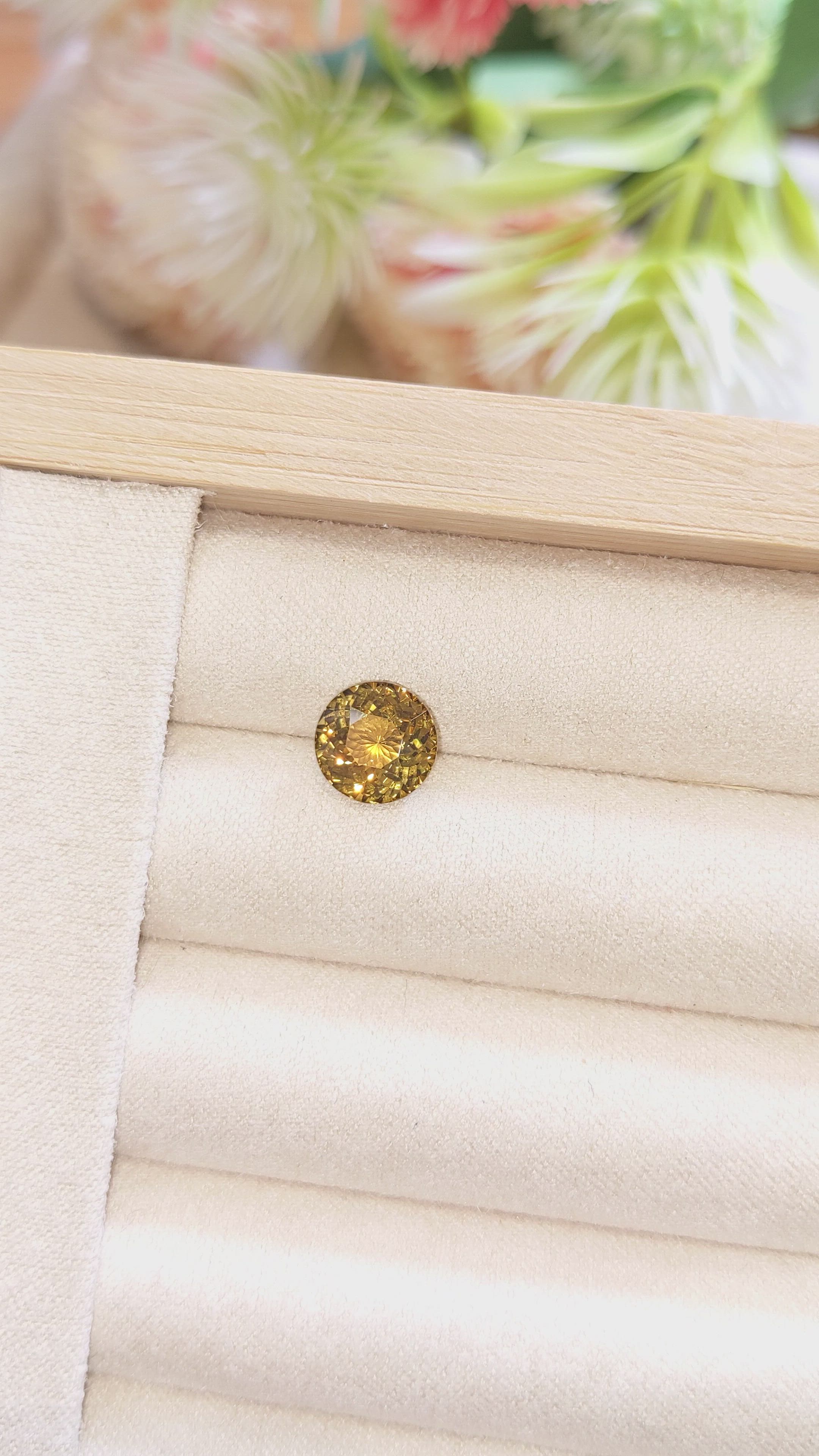 2.66 Ct. Zircon from Ceylon (Sri Lanka) Size Video