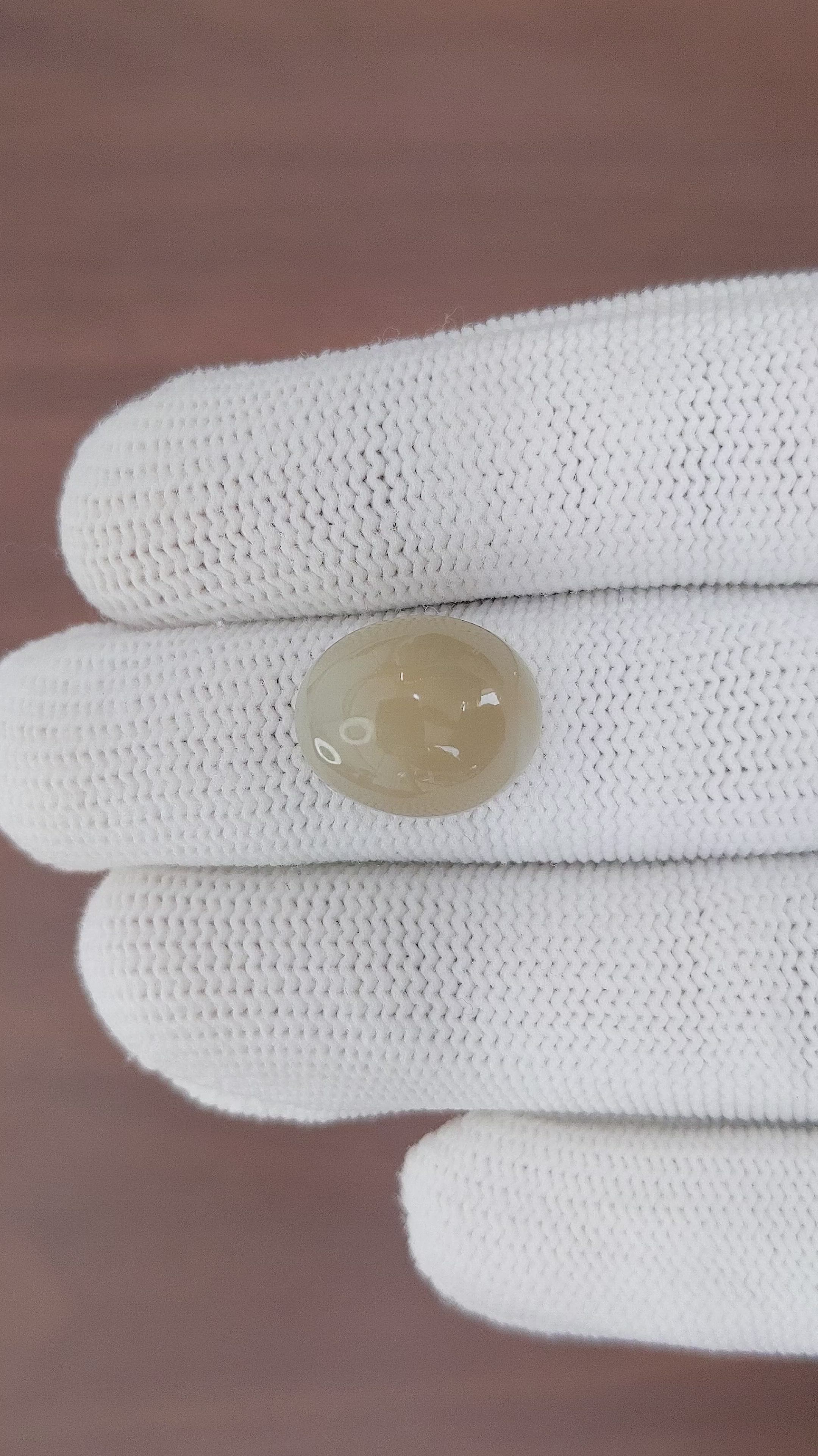 11.67 Ct. Cabochon Moonstone from Ceylon (Sri Lanka) Size Video