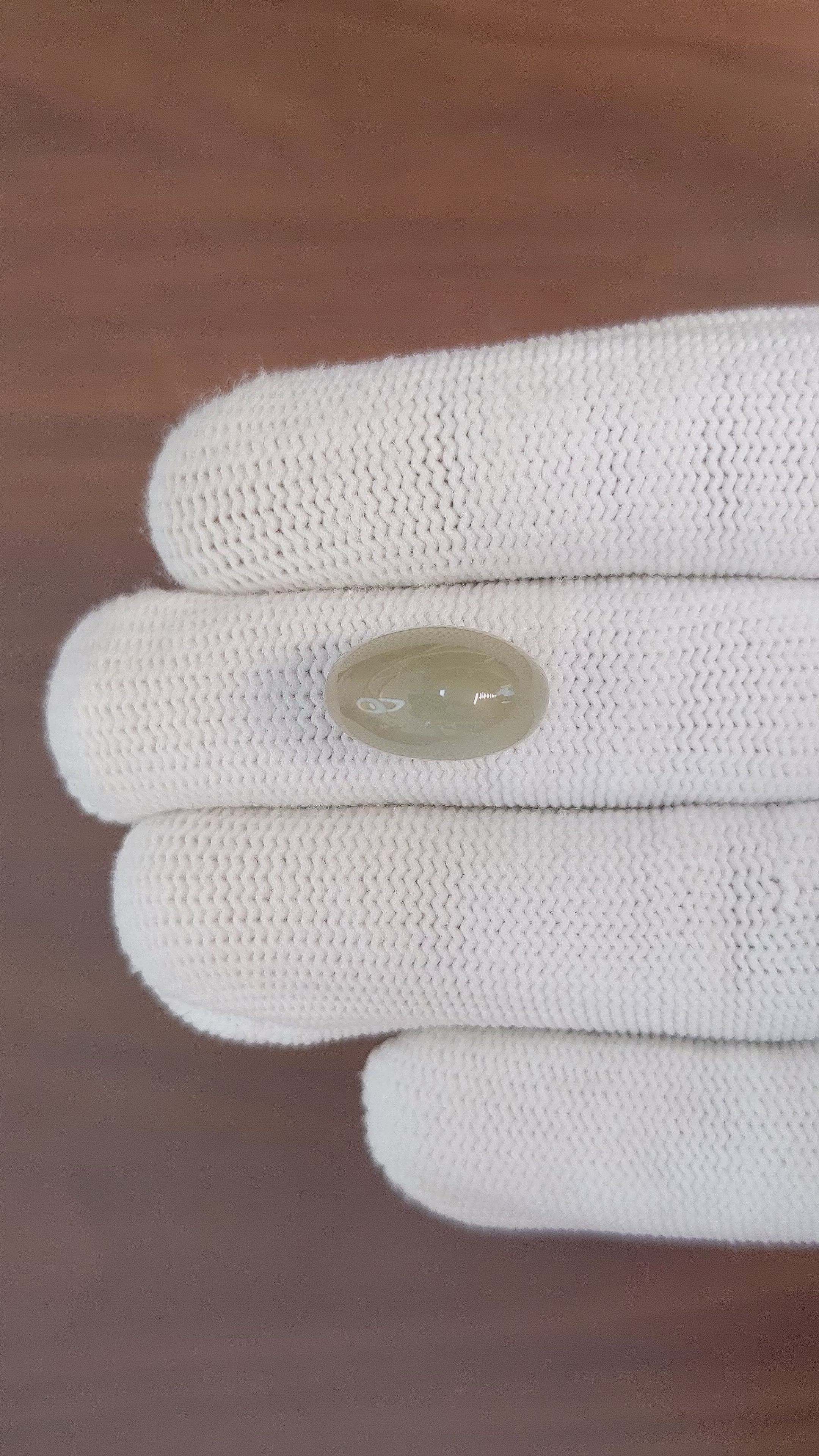 11.30 Ct. Cabochon Moonstone from Ceylon (Sri Lanka) Size Video