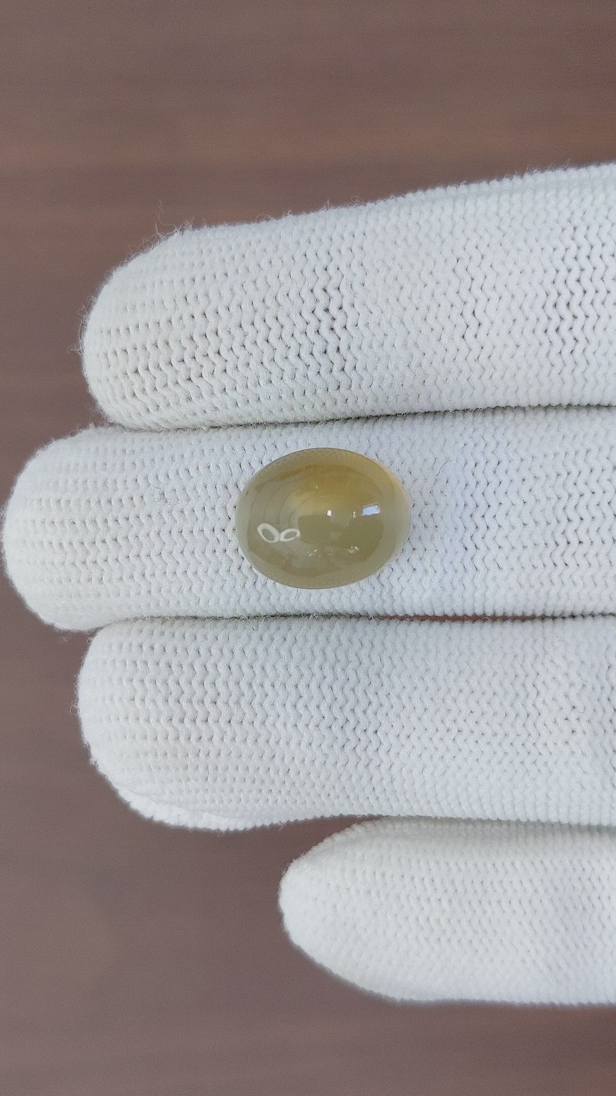 11.03 Ct. Cabochon Moonstone from Ceylon (Sri Lanka) Size Video