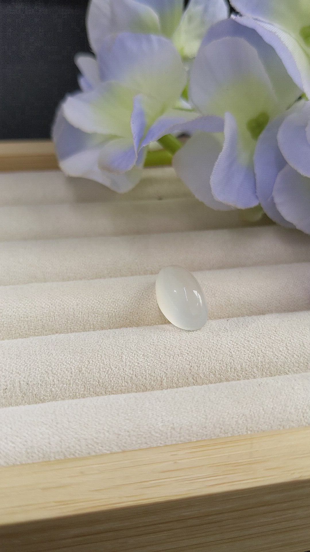 7.07 Ct. Cabochon Moonstone from Ceylon (Sri Lanka) Size Video