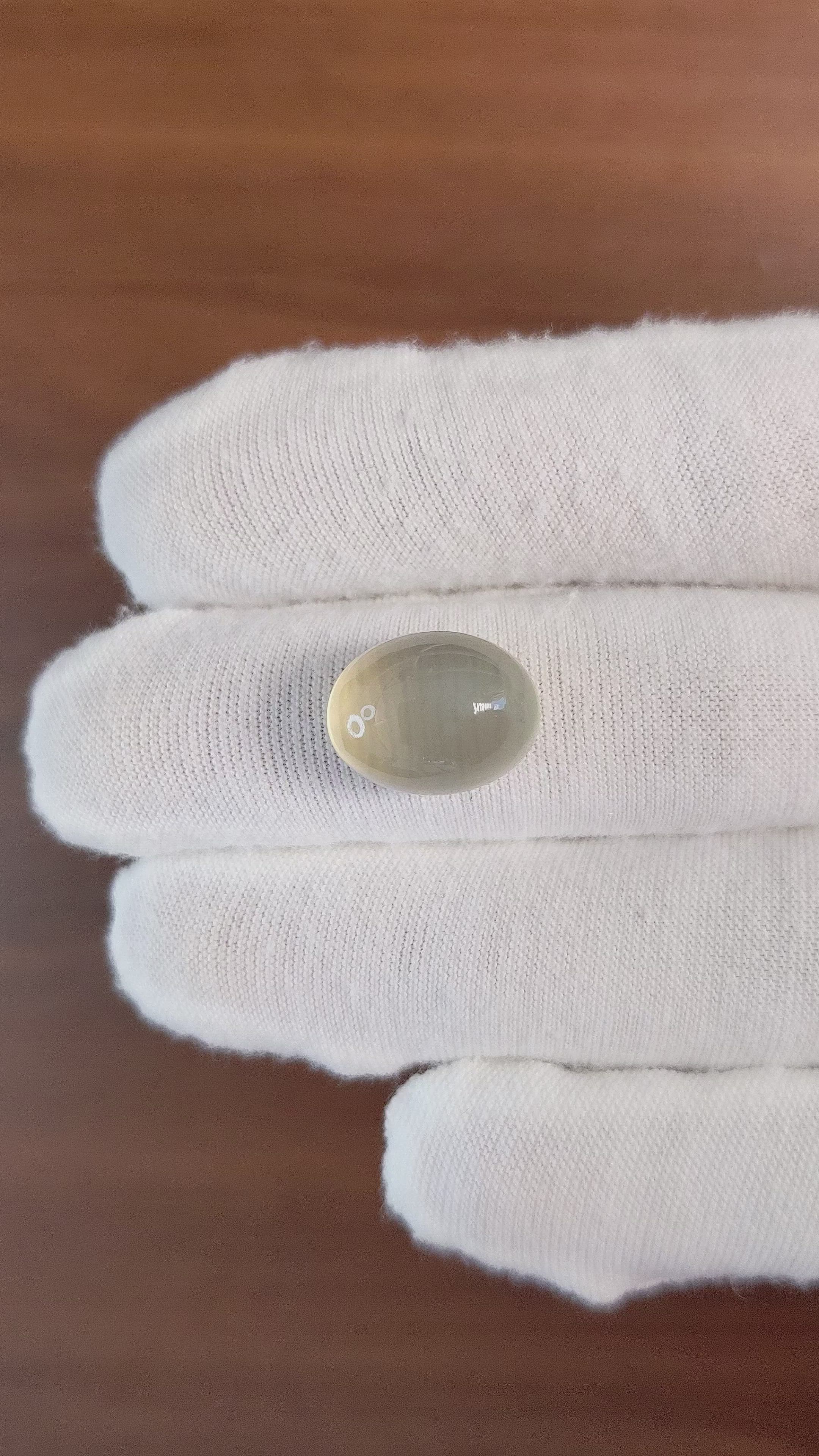 12.70 Ct. Cabochon Moonstone from Ceylon (Sri Lanka) Size Video