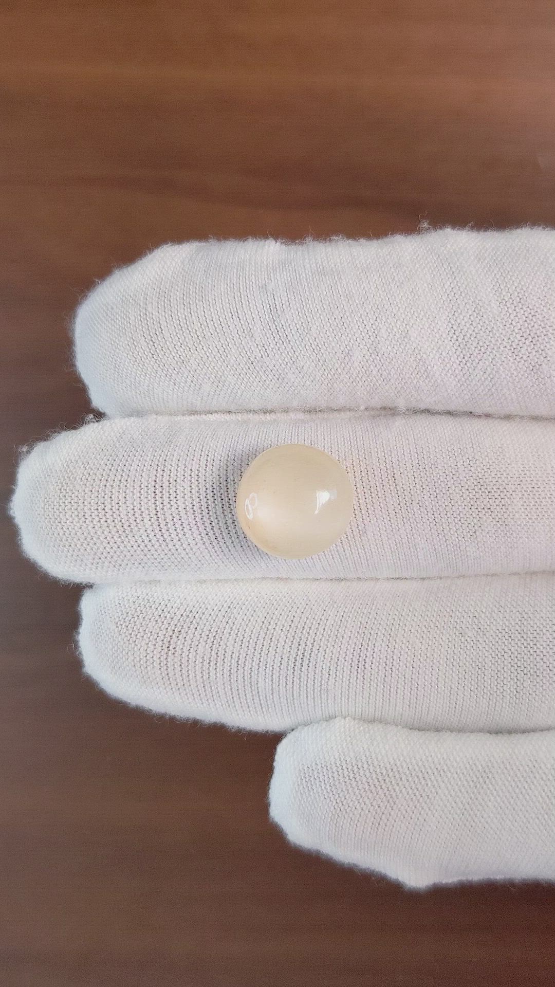 7.15 Ct. Cabochon Moonstone from Ceylon (Sri Lanka) Size Video