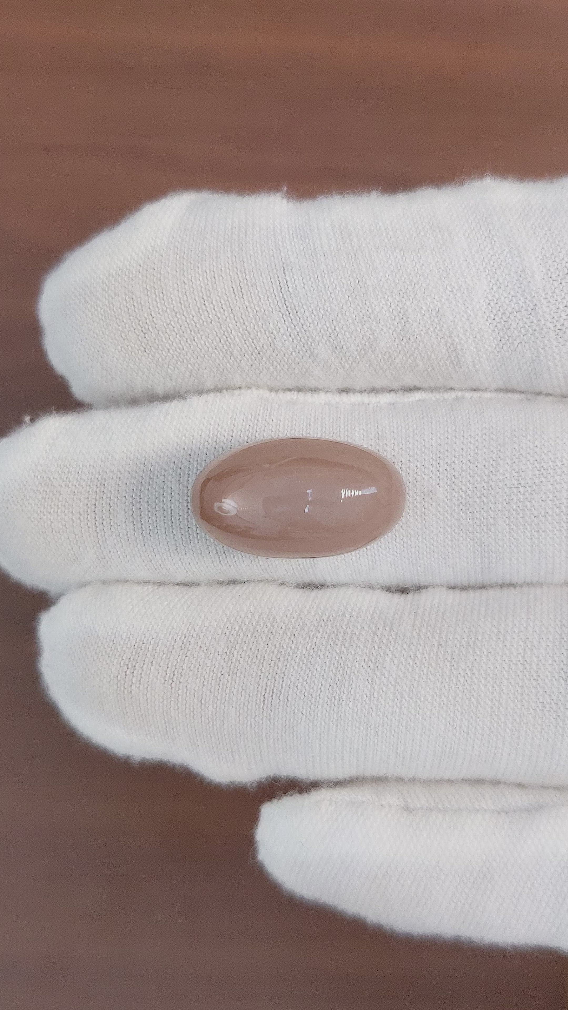 17.95 Ct. Cabochon Moonstone from Ceylon (Sri Lanka) Size Video