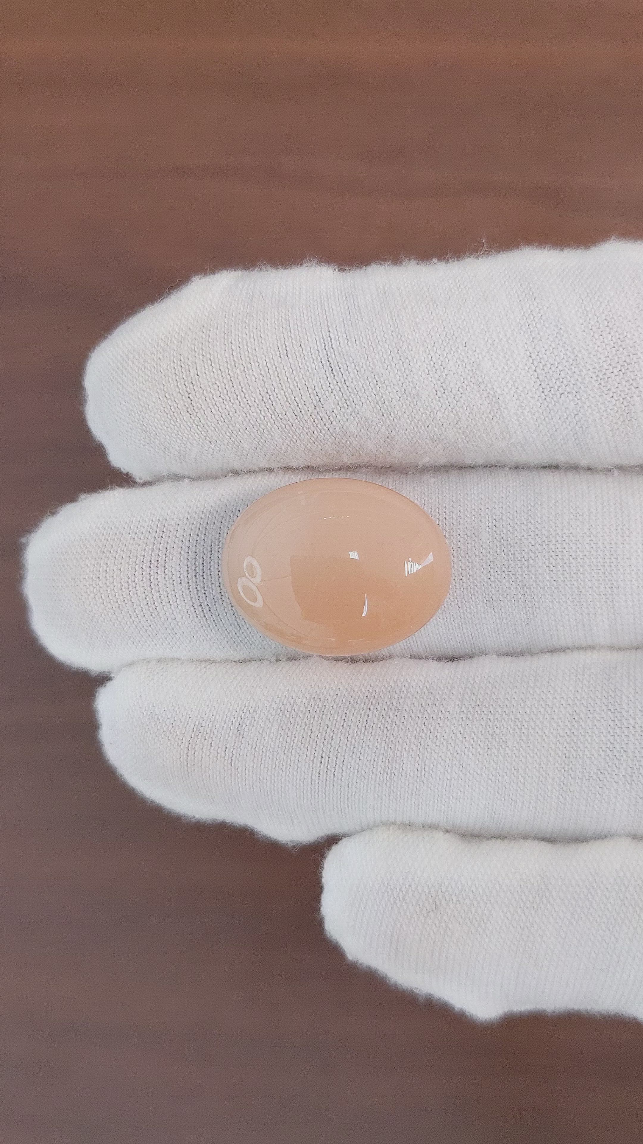 18.80 Ct. Cabochon Moonstone from Ceylon (Sri Lanka) Size Video