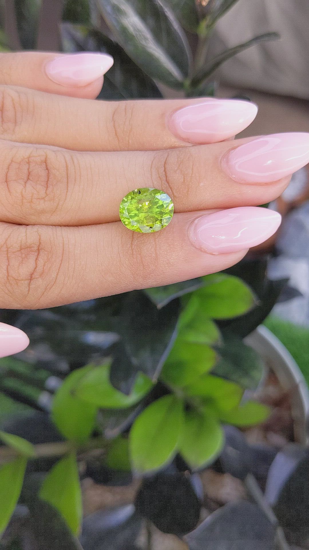 4.35 Ct. Peridot from Ceylon (Sri Lanka) Size Video