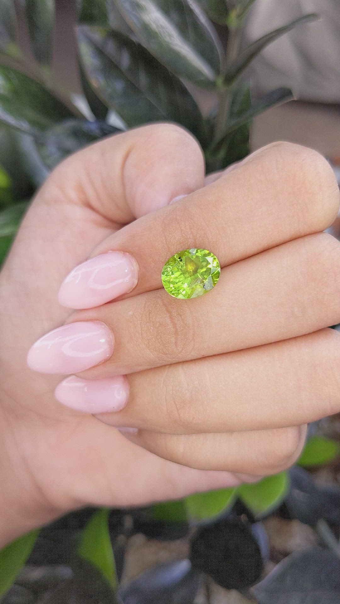 4.35 Ct. Peridot from Ceylon (Sri Lanka) Size Video