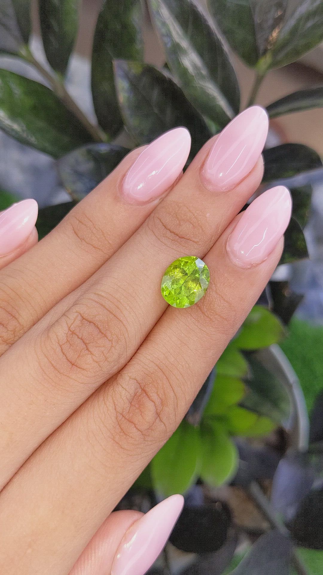 4.67 Ct. Peridot from Ceylon (Sri Lanka) Size Video