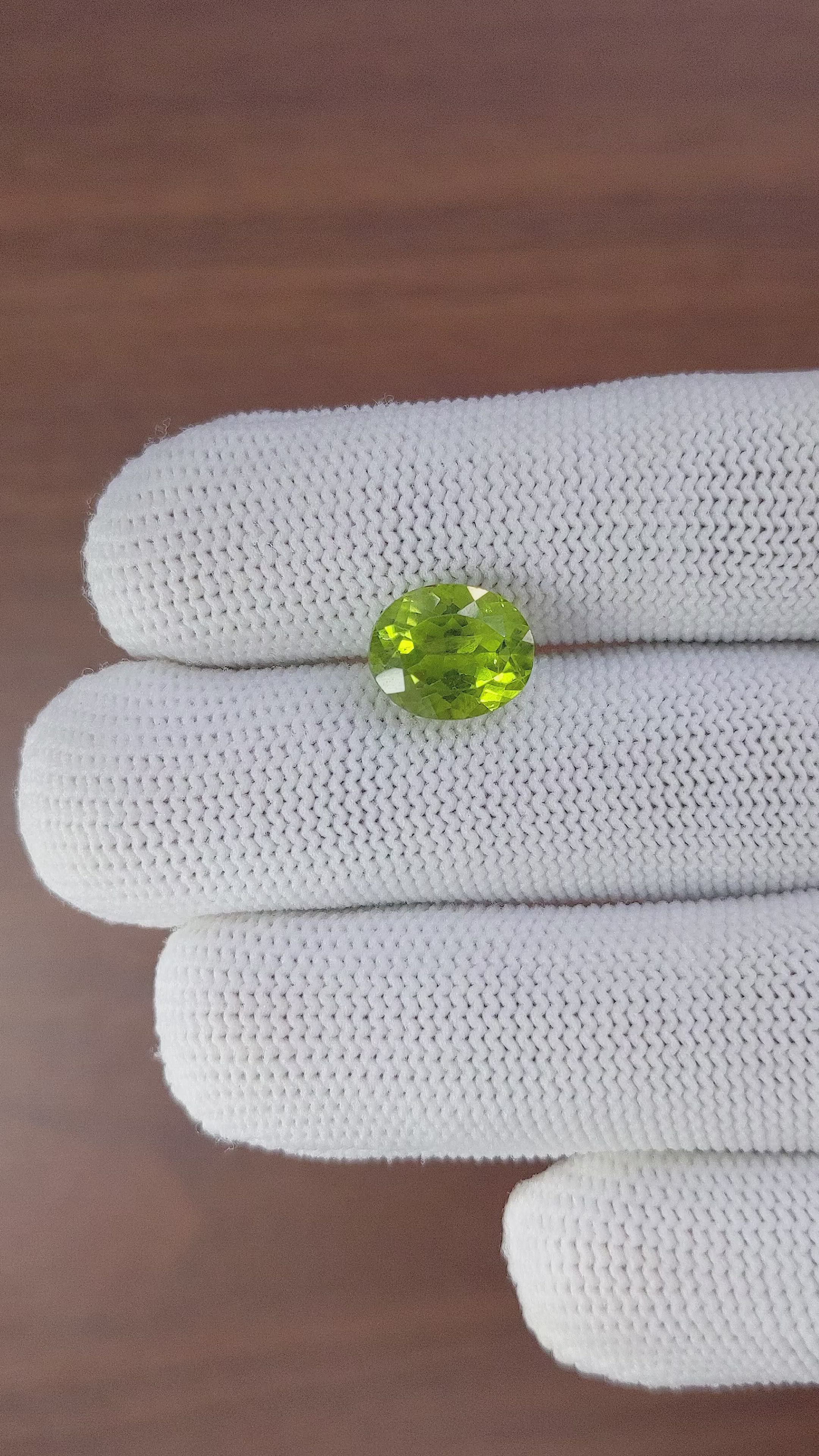 4.67 Ct. Peridot from Ceylon (Sri Lanka) Size Video