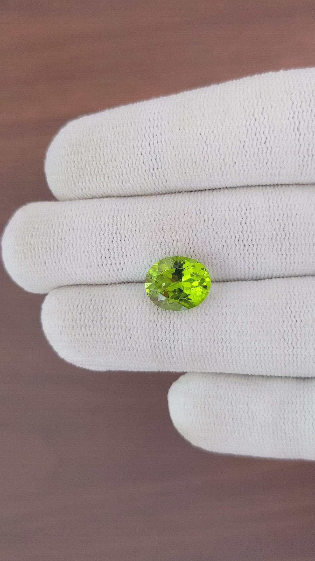 4.30 Ct. Peridot from Ceylon (Sri Lanka) Size Video