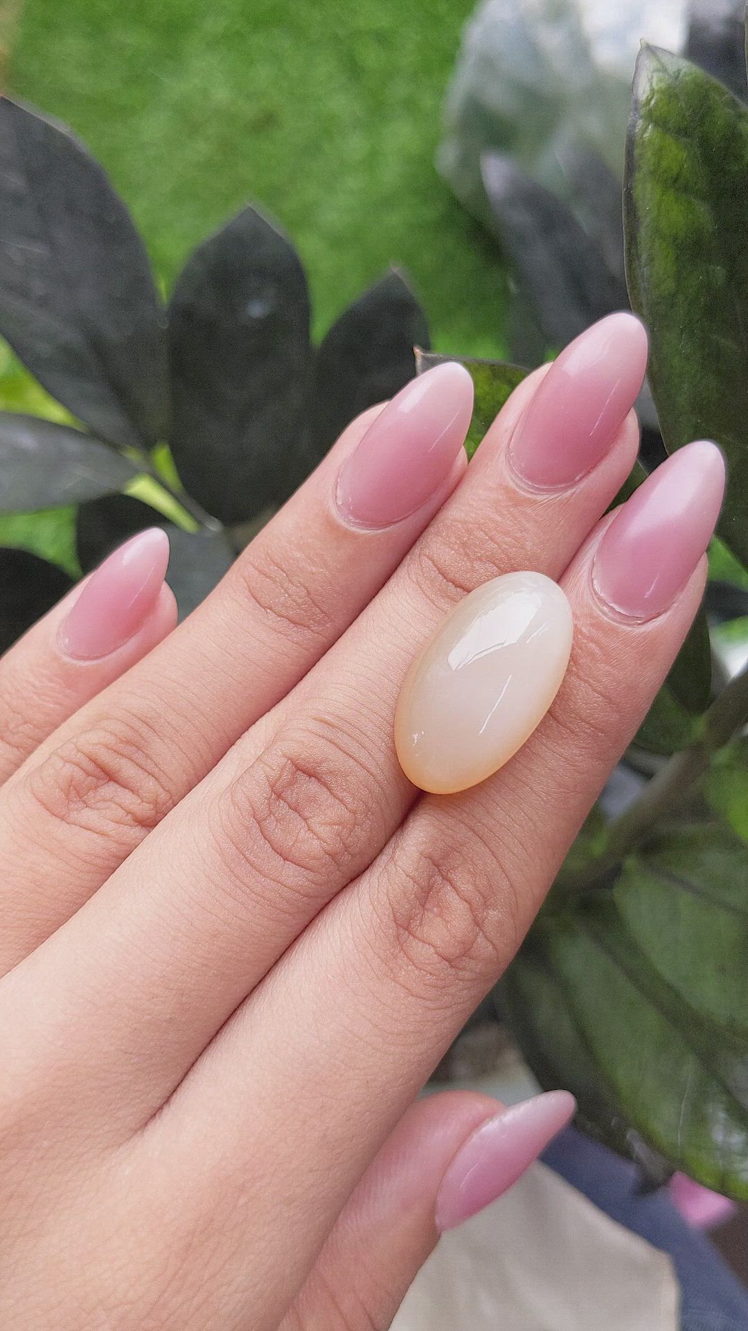 21.20 Ct. Cabochon Moonstone from Ceylon (Sri Lanka) Size Video