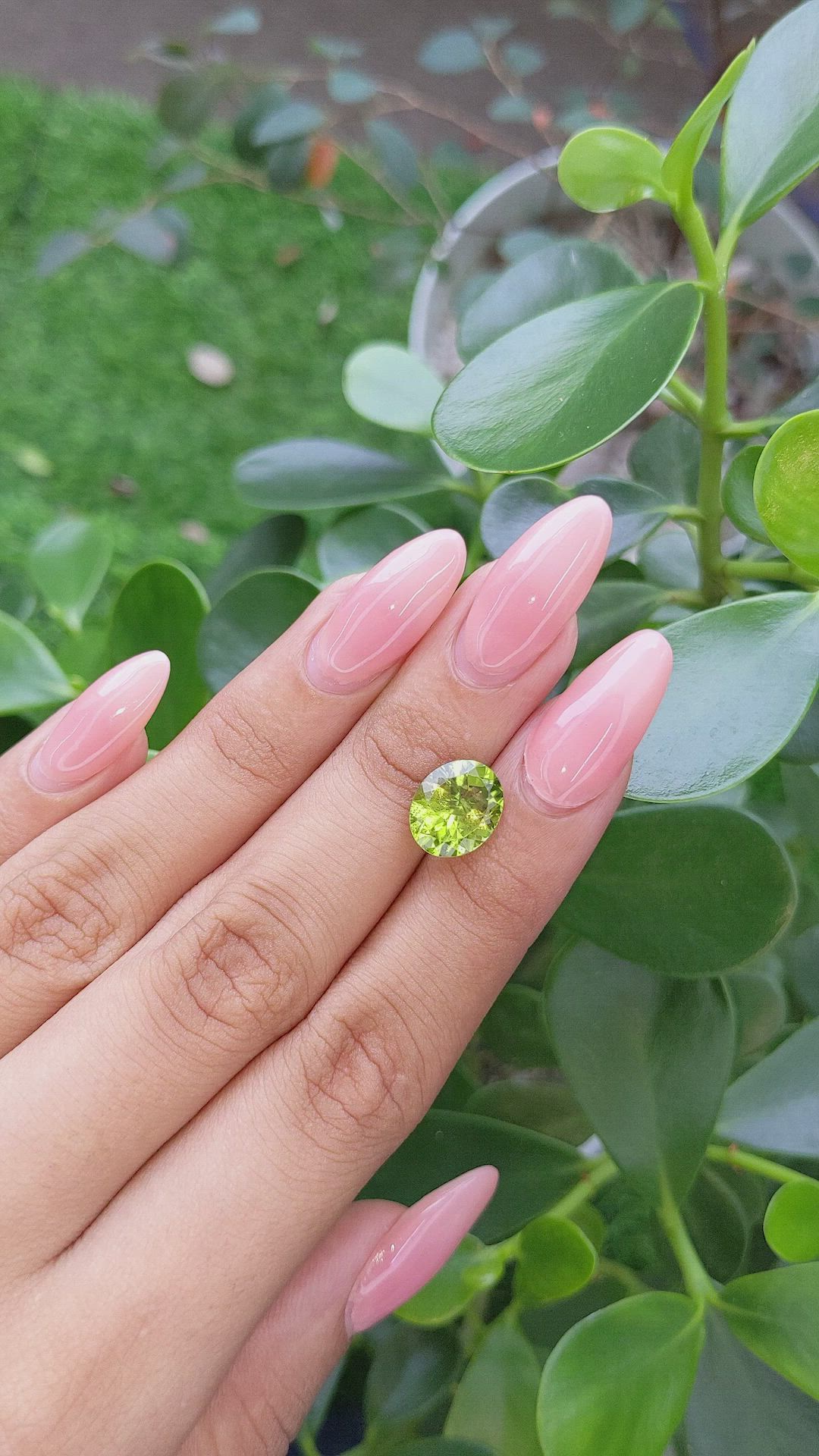 3.24 Ct. Peridot from Ceylon (Sri Lanka) Size Video