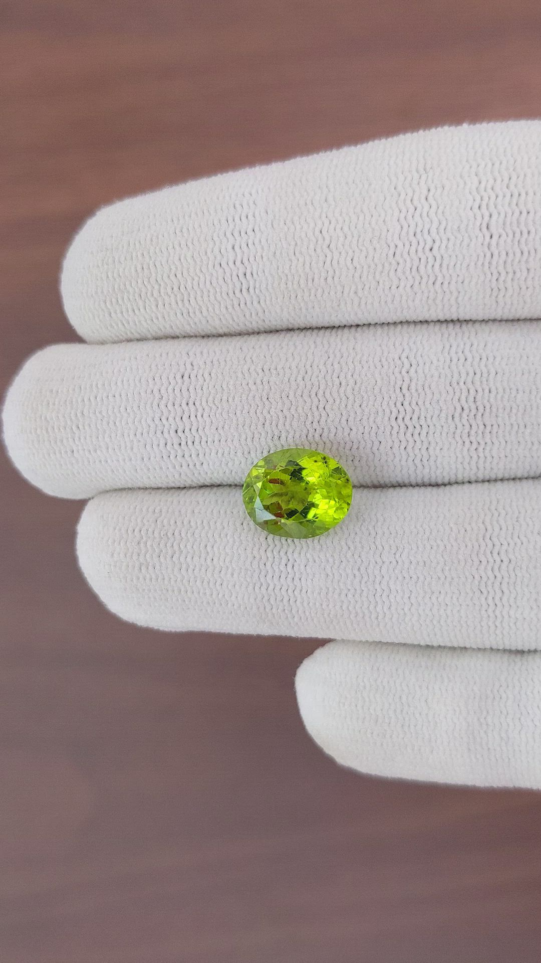 3.98 Ct. Peridot from Ceylon (Sri Lanka) Size Video