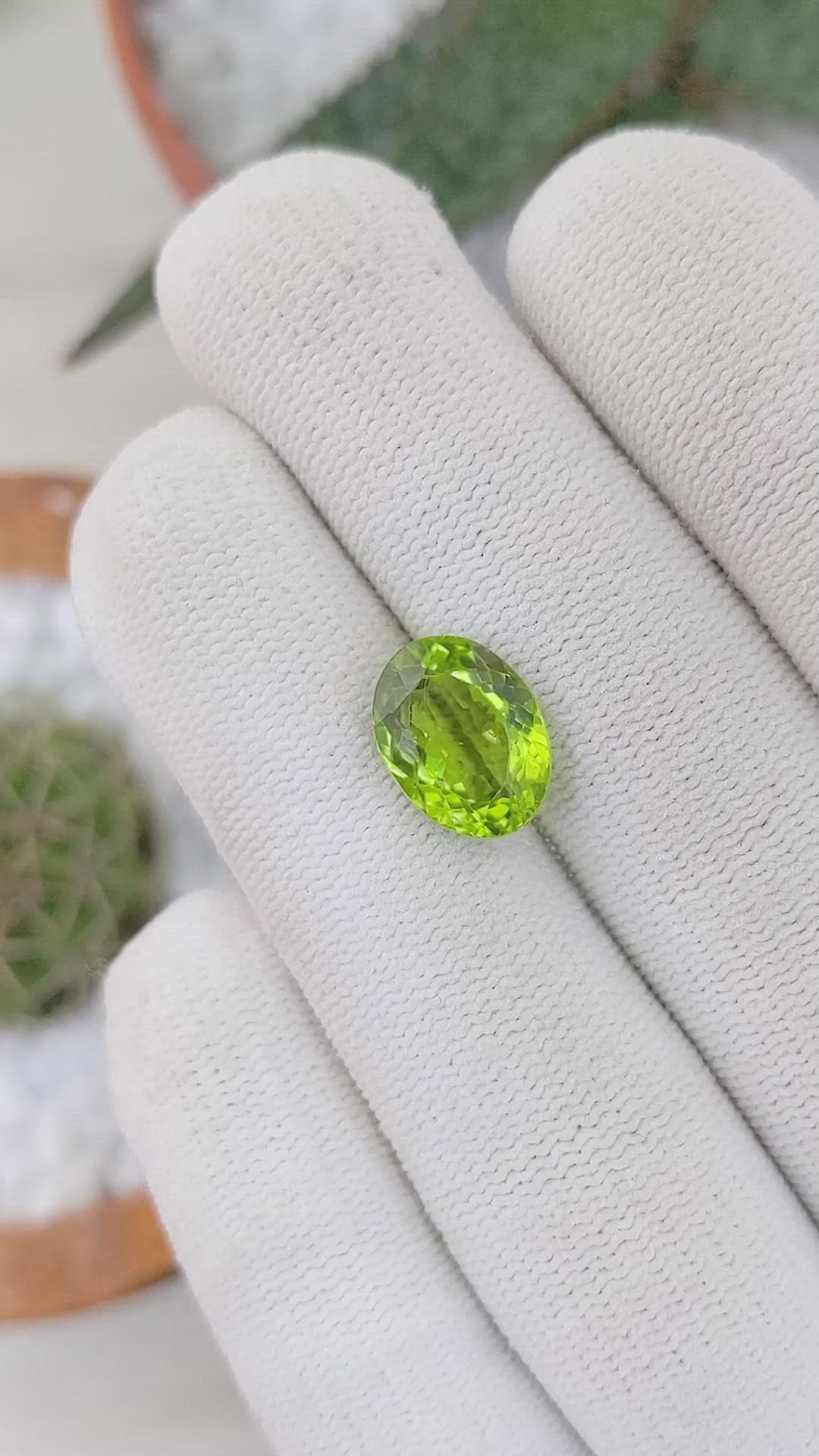 4.08 Ct. Peridot from Ceylon (Sri Lanka) Size Video