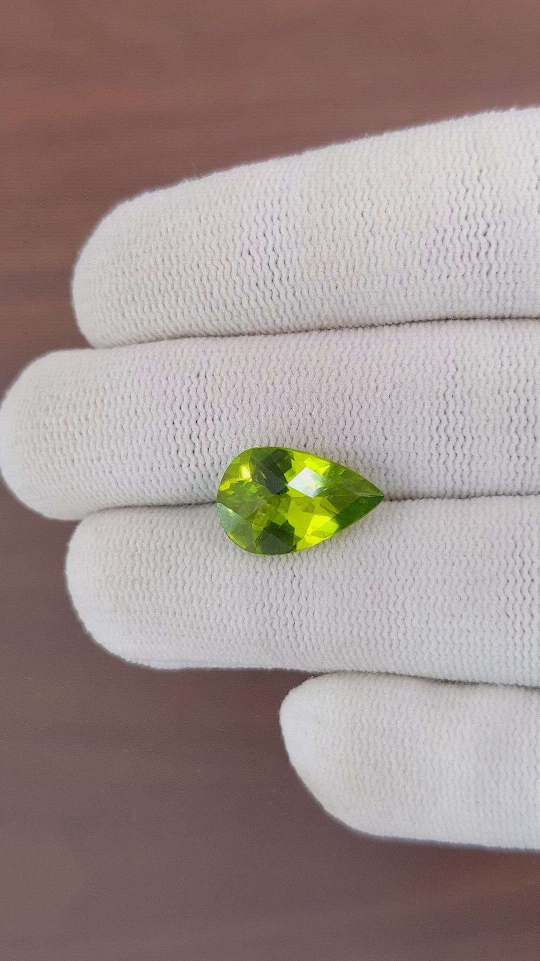 4.46 Ct. Peridot from Ceylon (Sri Lanka) Size Video
