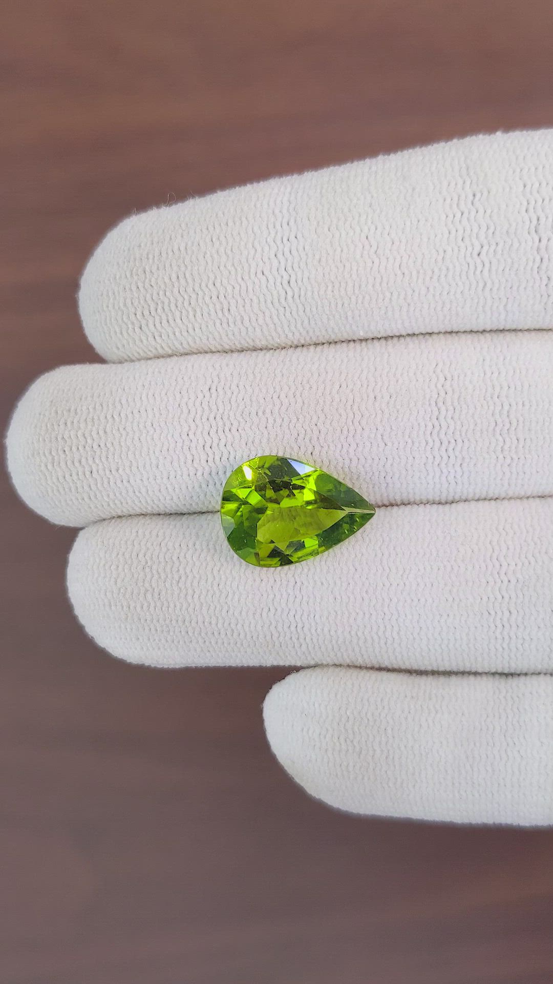 5.04 Ct. Peridot from Ceylon (Sri Lanka) Size Video