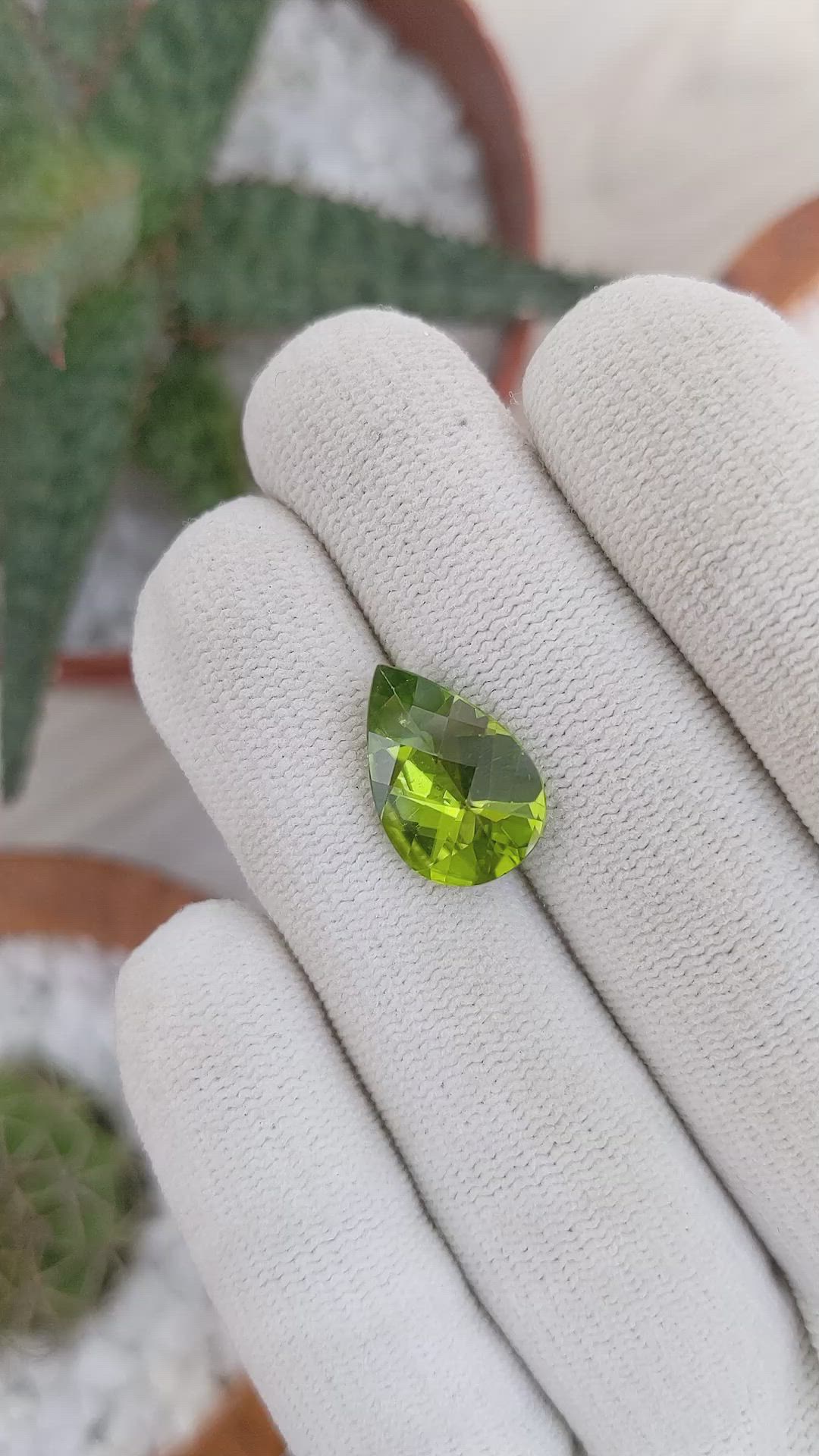 4.47 Ct. Peridot from Ceylon (Sri Lanka) Size Video