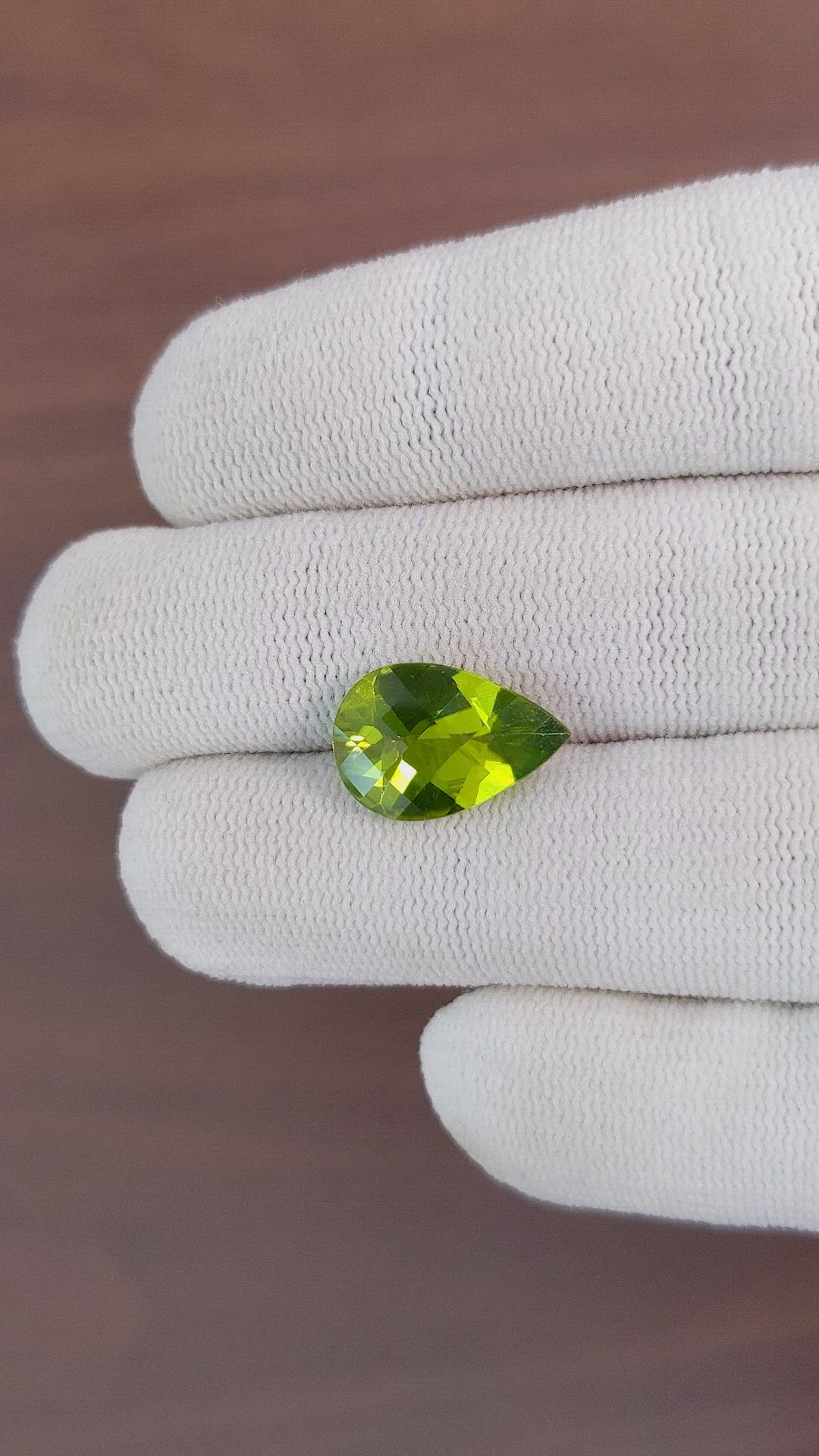 4.47 Ct. Peridot from Ceylon (Sri Lanka) Size Video