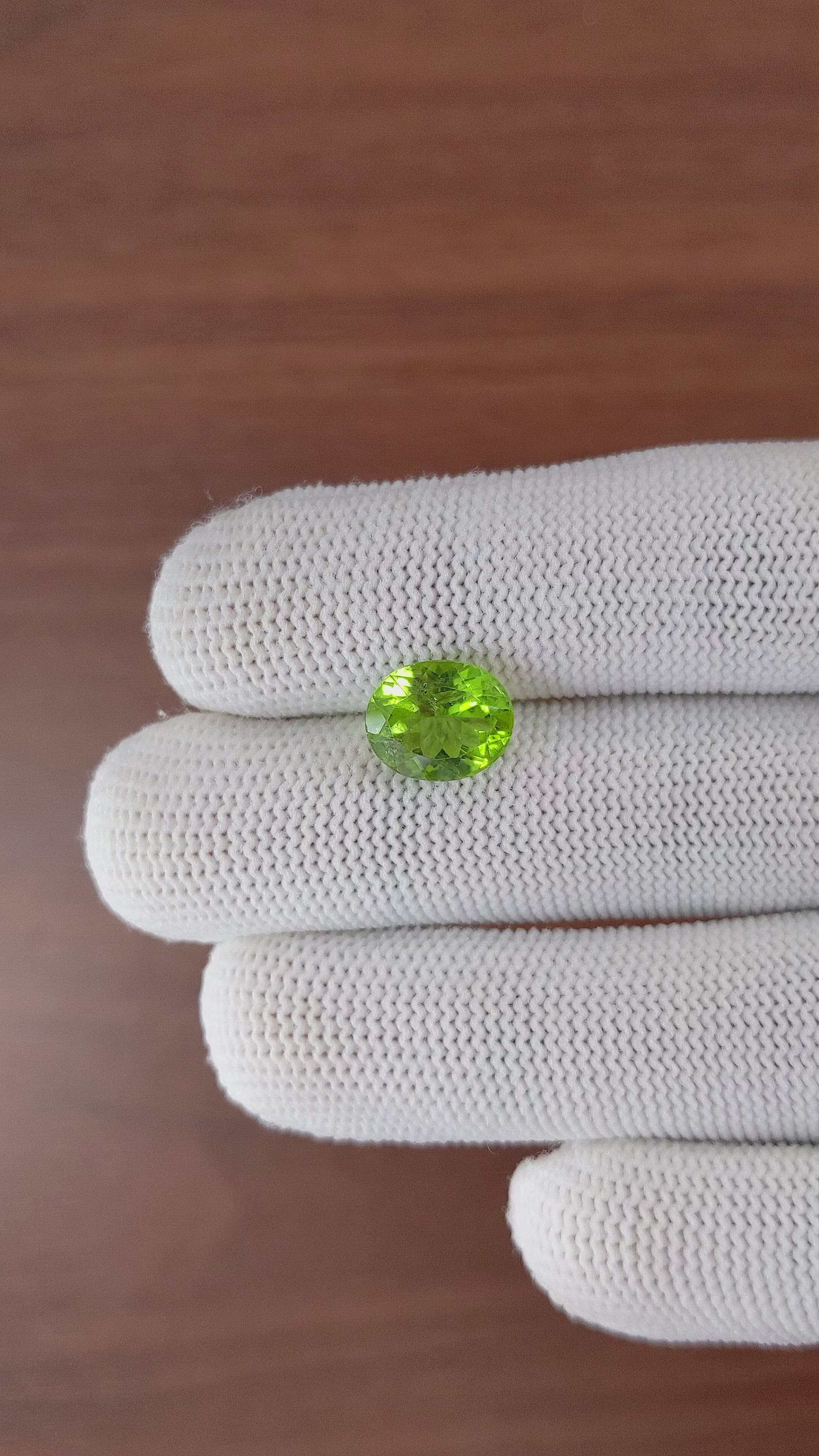 4.28 Ct. Peridot from Ceylon (Sri Lanka) Size Video