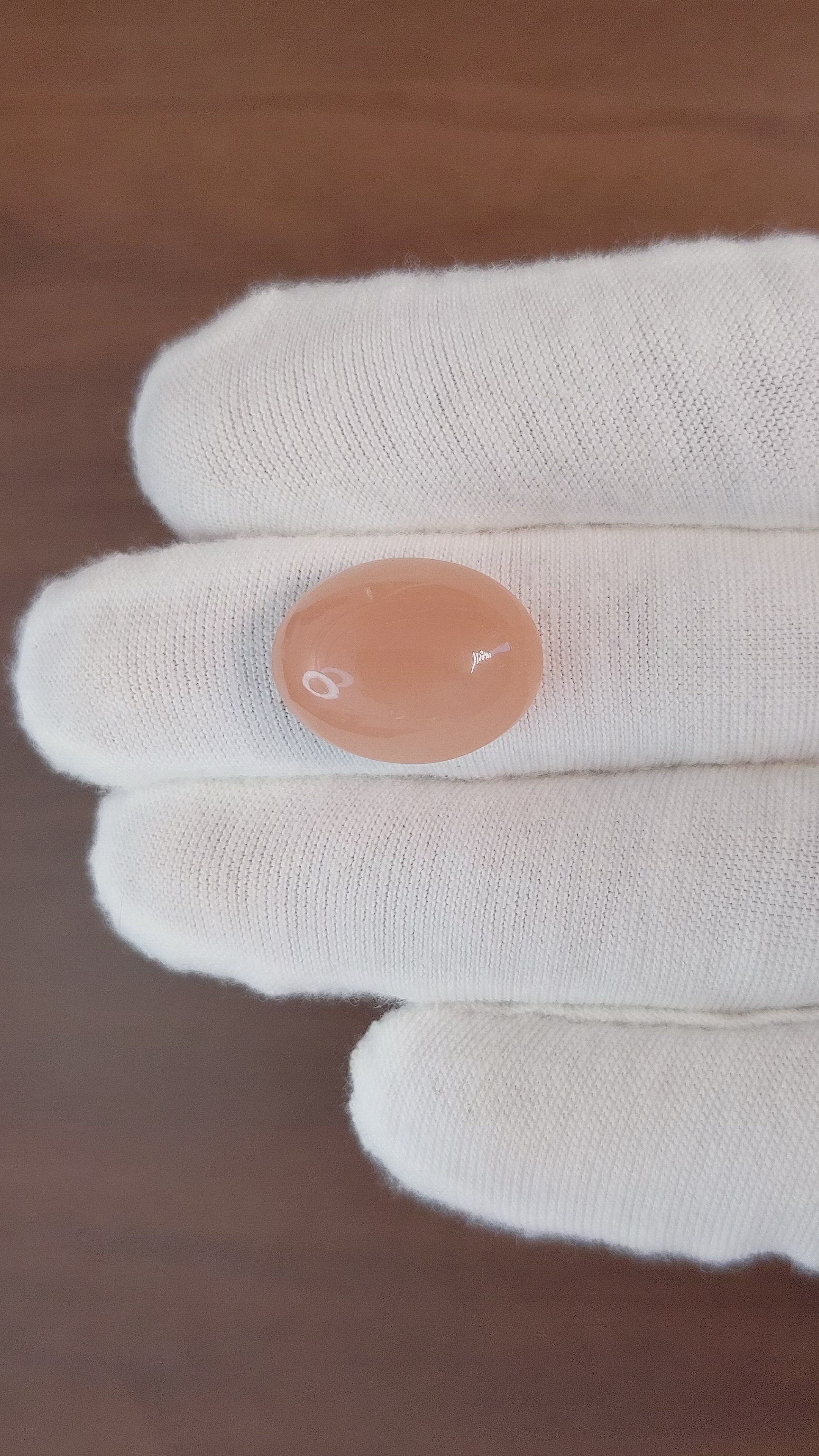 15.25 Ct. Cabochon Moonstone from Ceylon (Sri Lanka) Size Video