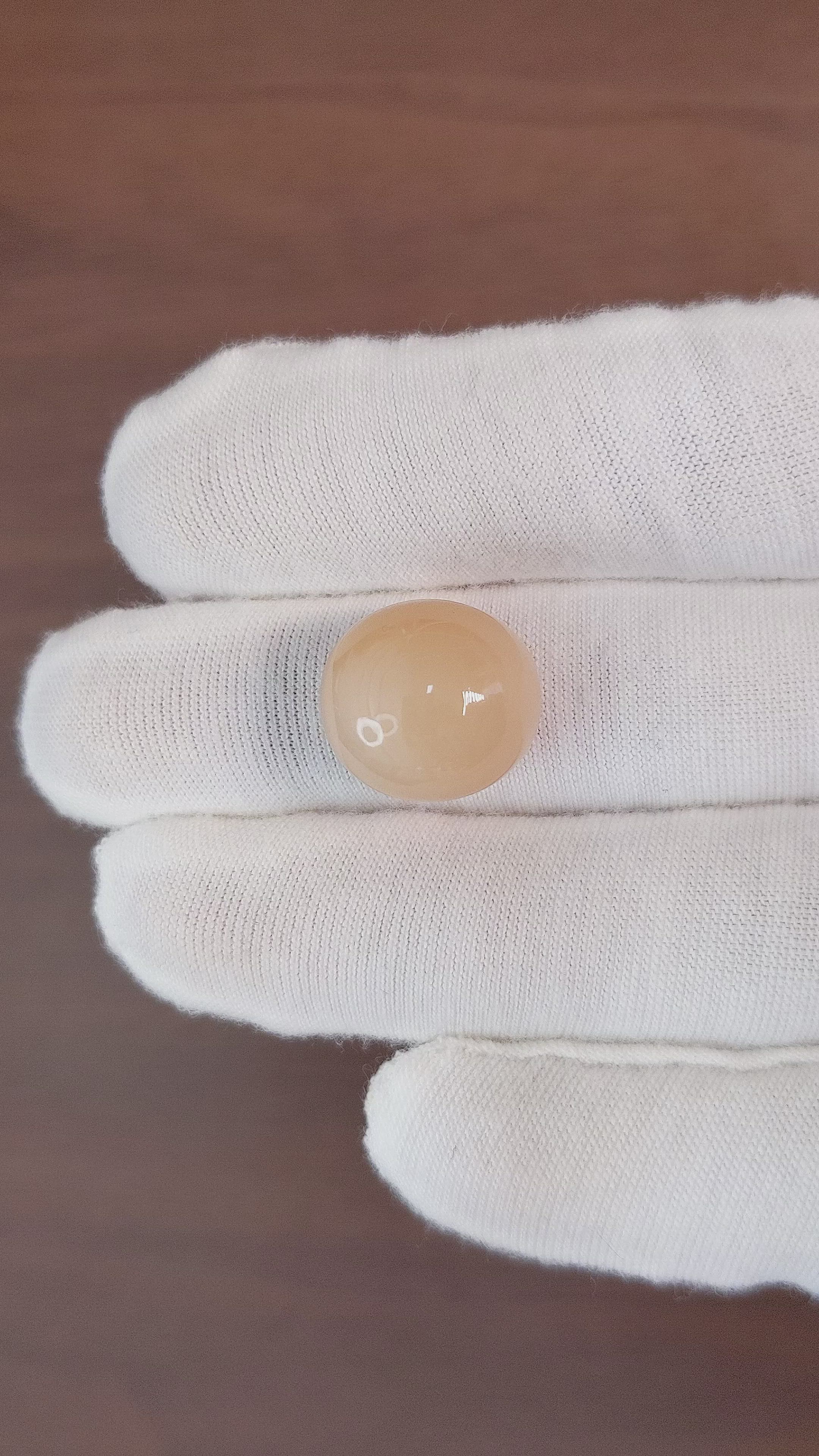 21.62 Ct. Cabochon Moonstone from Ceylon (Sri Lanka) Size Video