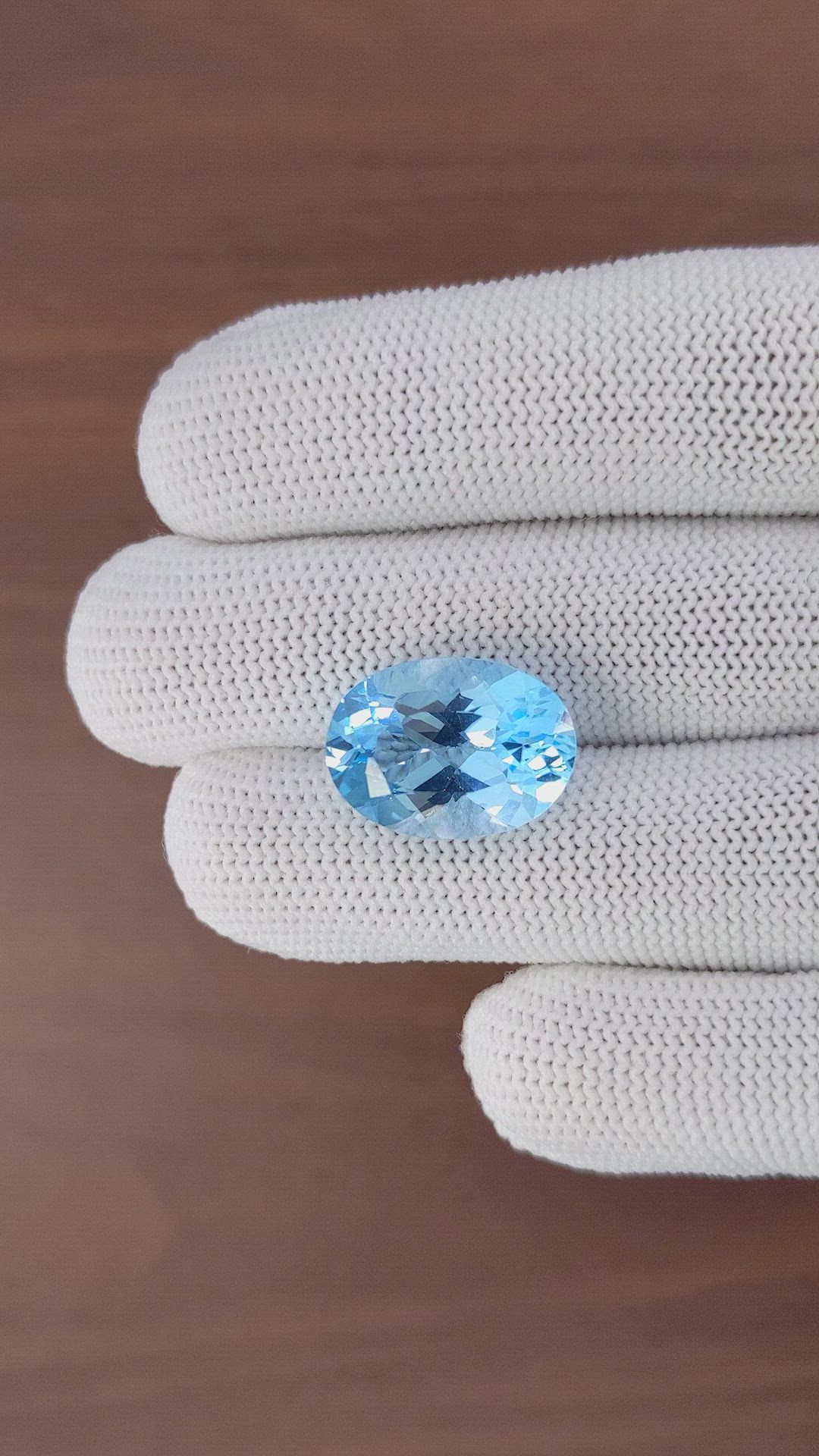 14.59 Ct. Topaz from Ceylon (Sri Lanka) Size Video