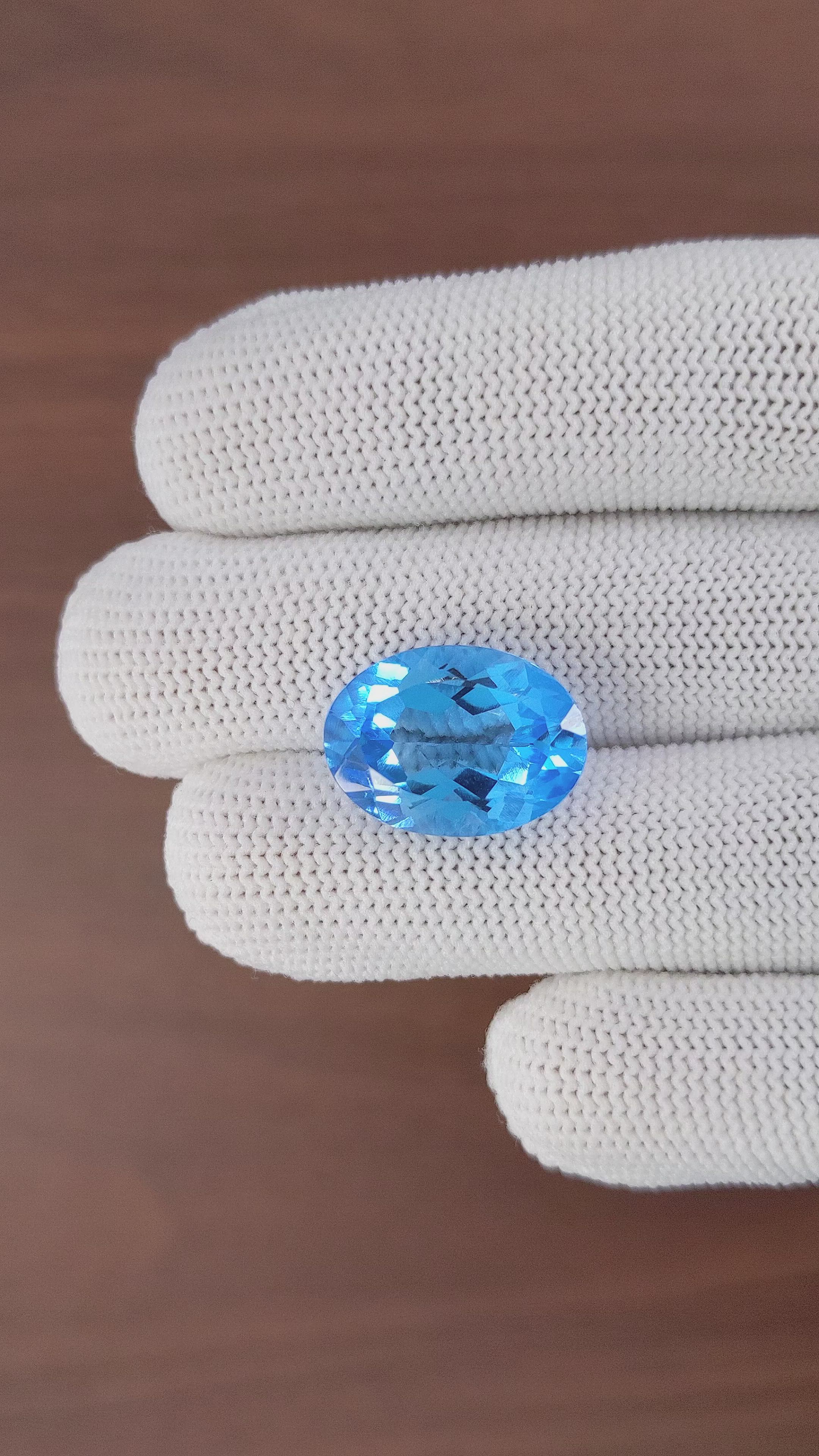 14.05 Ct. Topaz from Ceylon (Sri Lanka) Size Video