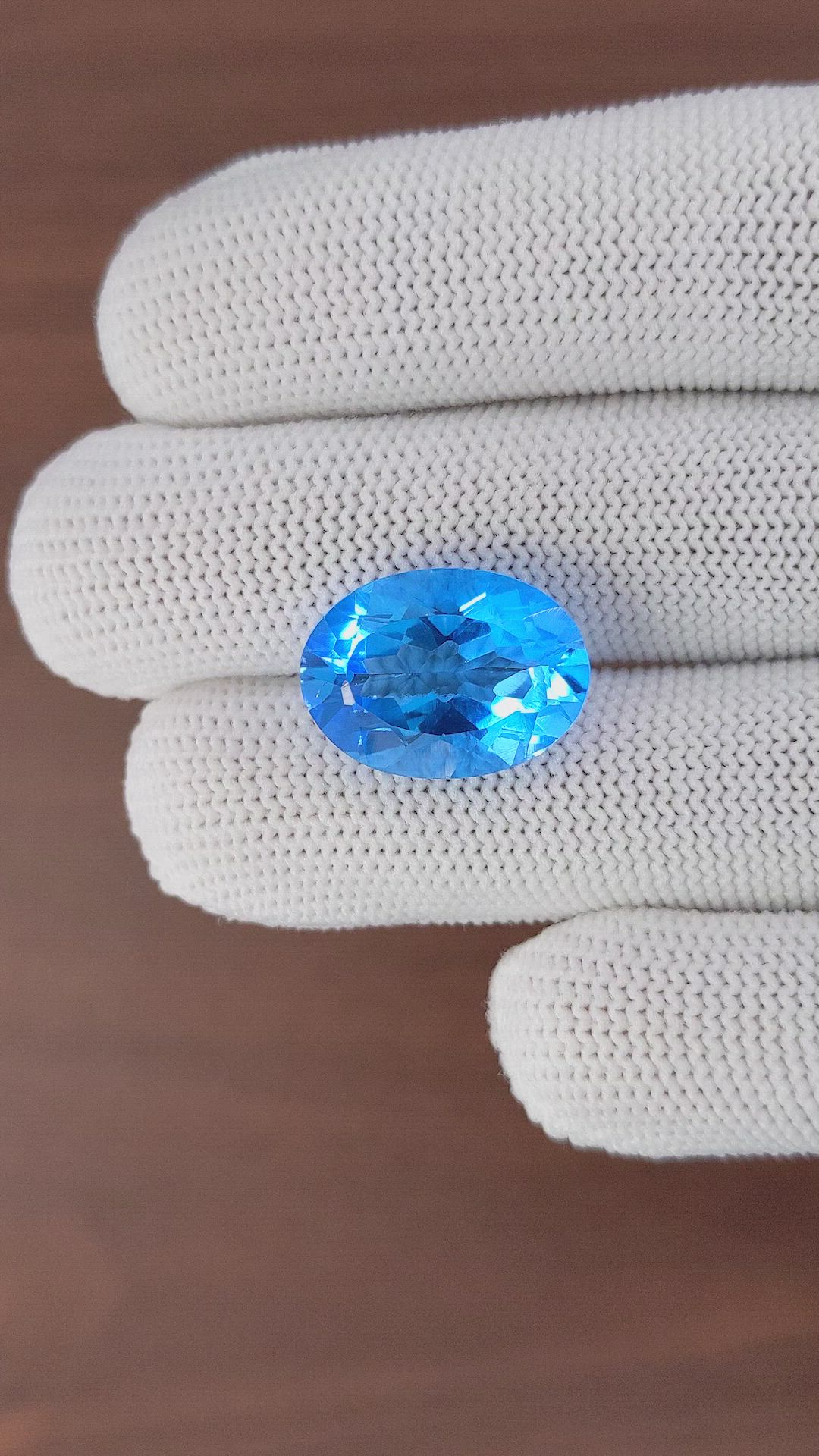 14.53 Ct. Topaz from Ceylon (Sri Lanka) Size Video