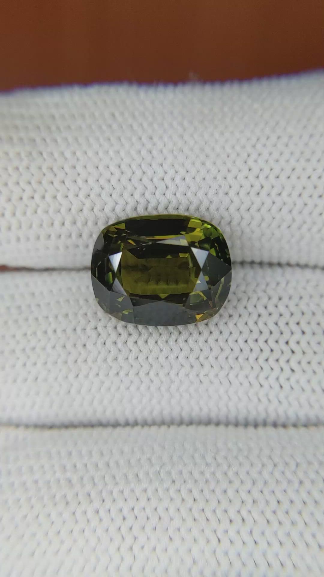 8.18 Ct. Alexandrite from Ceylon (Sri Lanka) Size Video