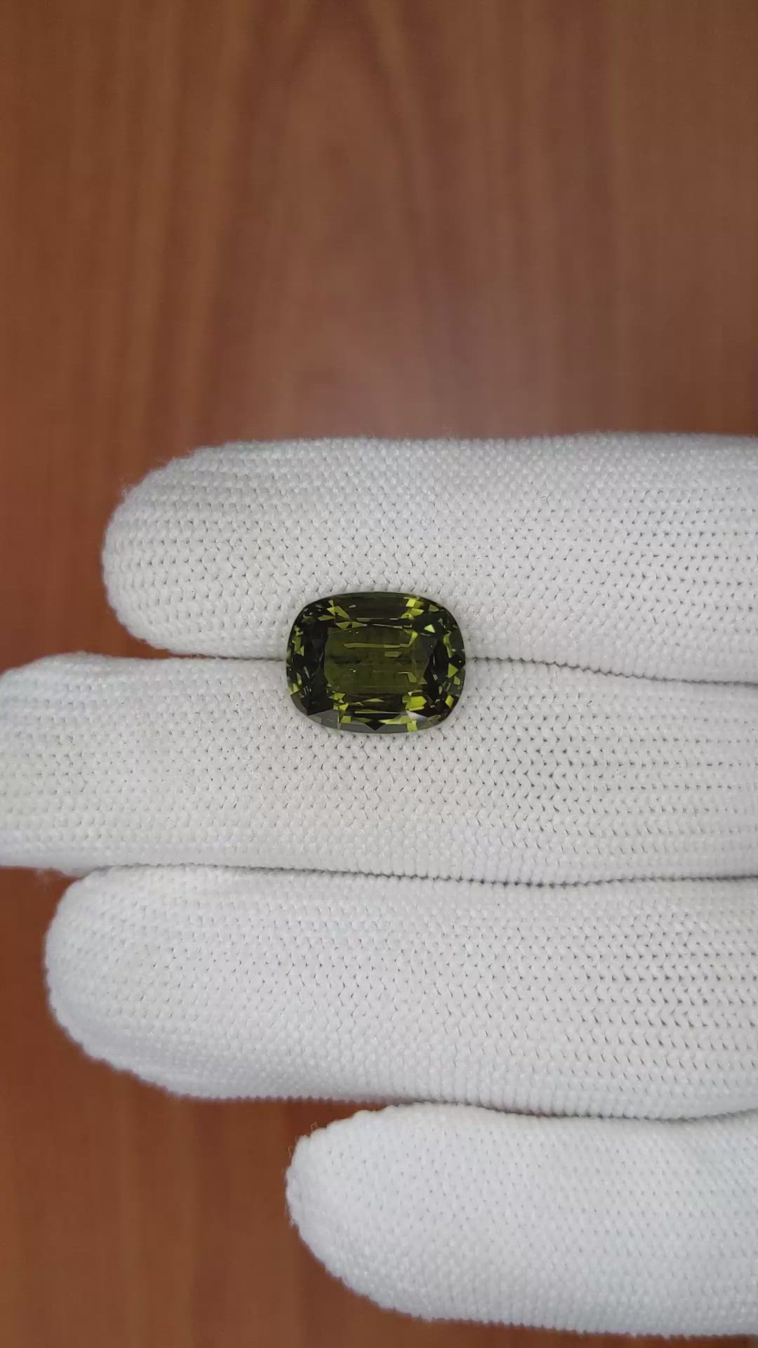 8.18 Ct. Alexandrite from Ceylon (Sri Lanka) Size Video