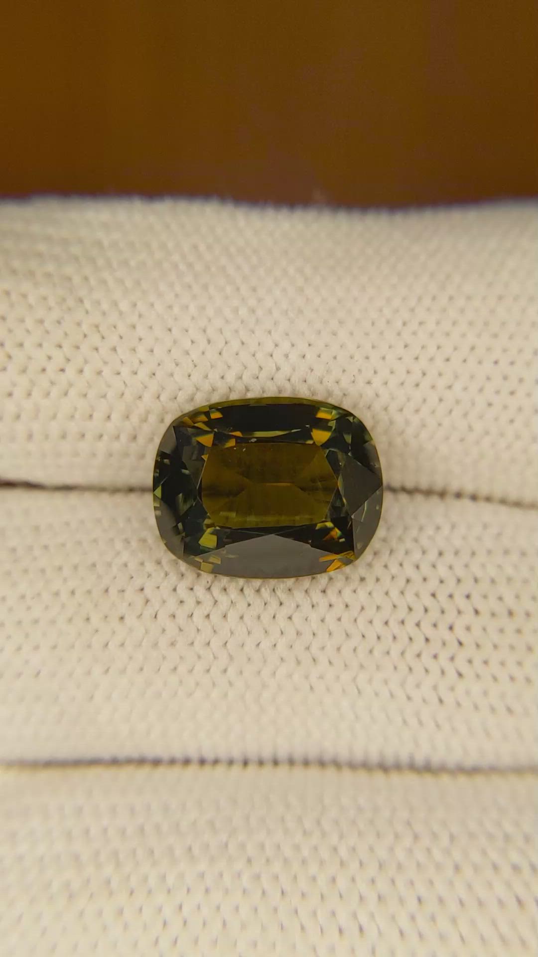 8.18 Ct. Alexandrite from Ceylon (Sri Lanka) Size Video