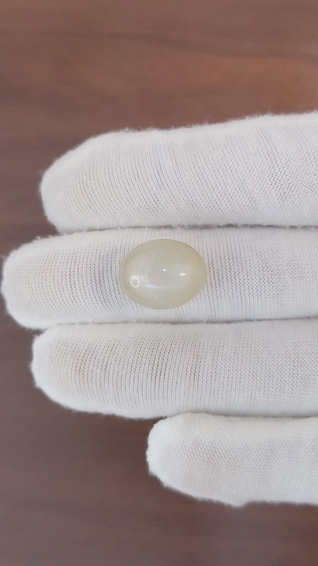 14.65 Ct. Cabochon Moonstone from Ceylon (Sri Lanka) Size Video