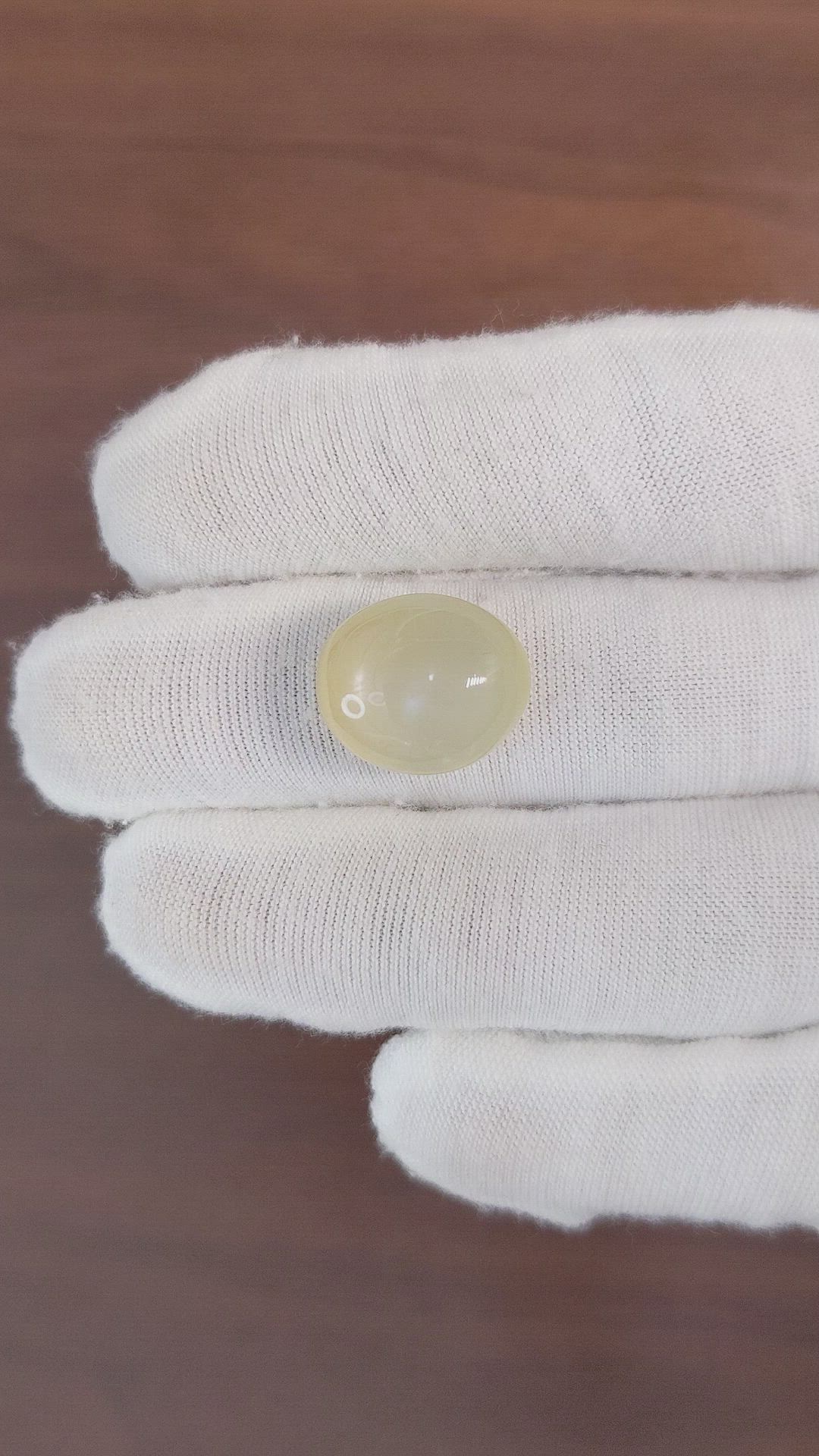 16.00 Ct. Cabochon Moonstone from Ceylon (Sri Lanka) Size Video
