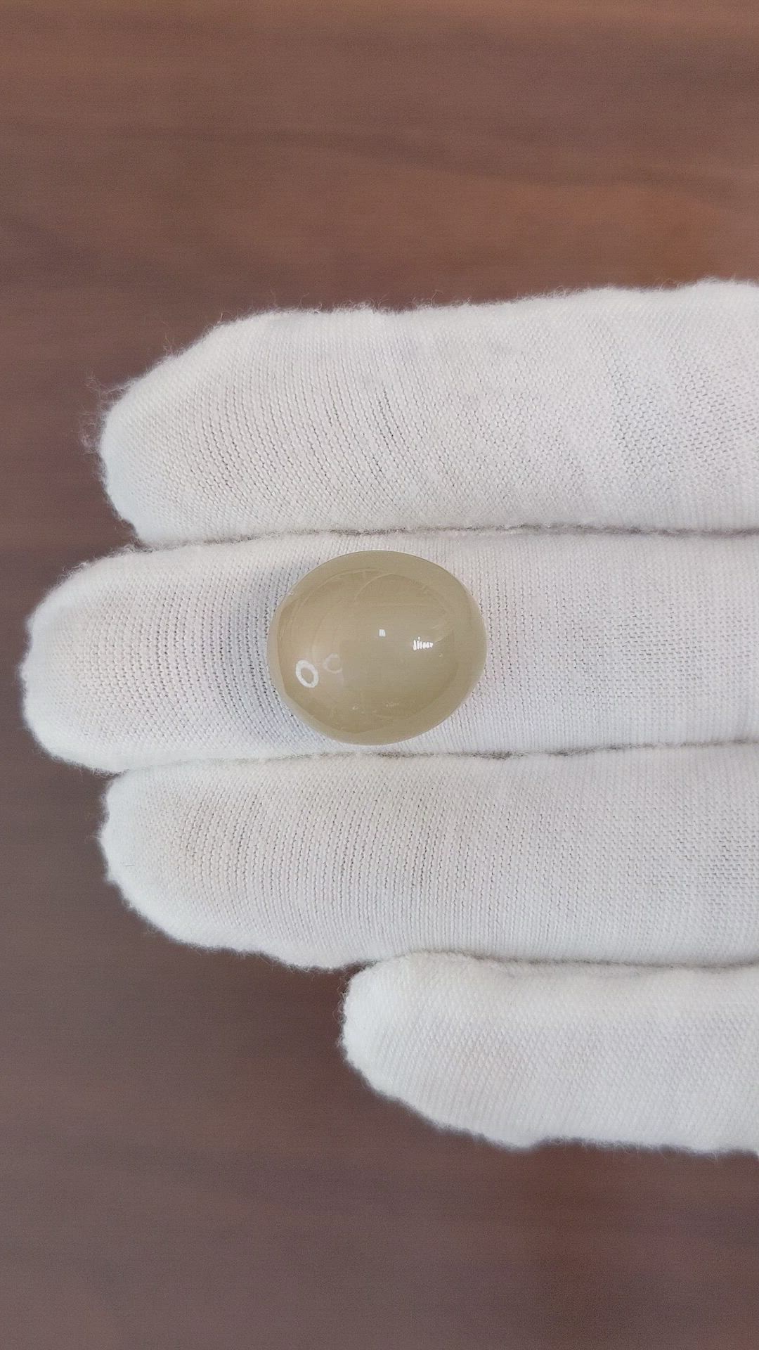 20.16 Ct. Cabochon Moonstone from Ceylon (Sri Lanka) Size Video