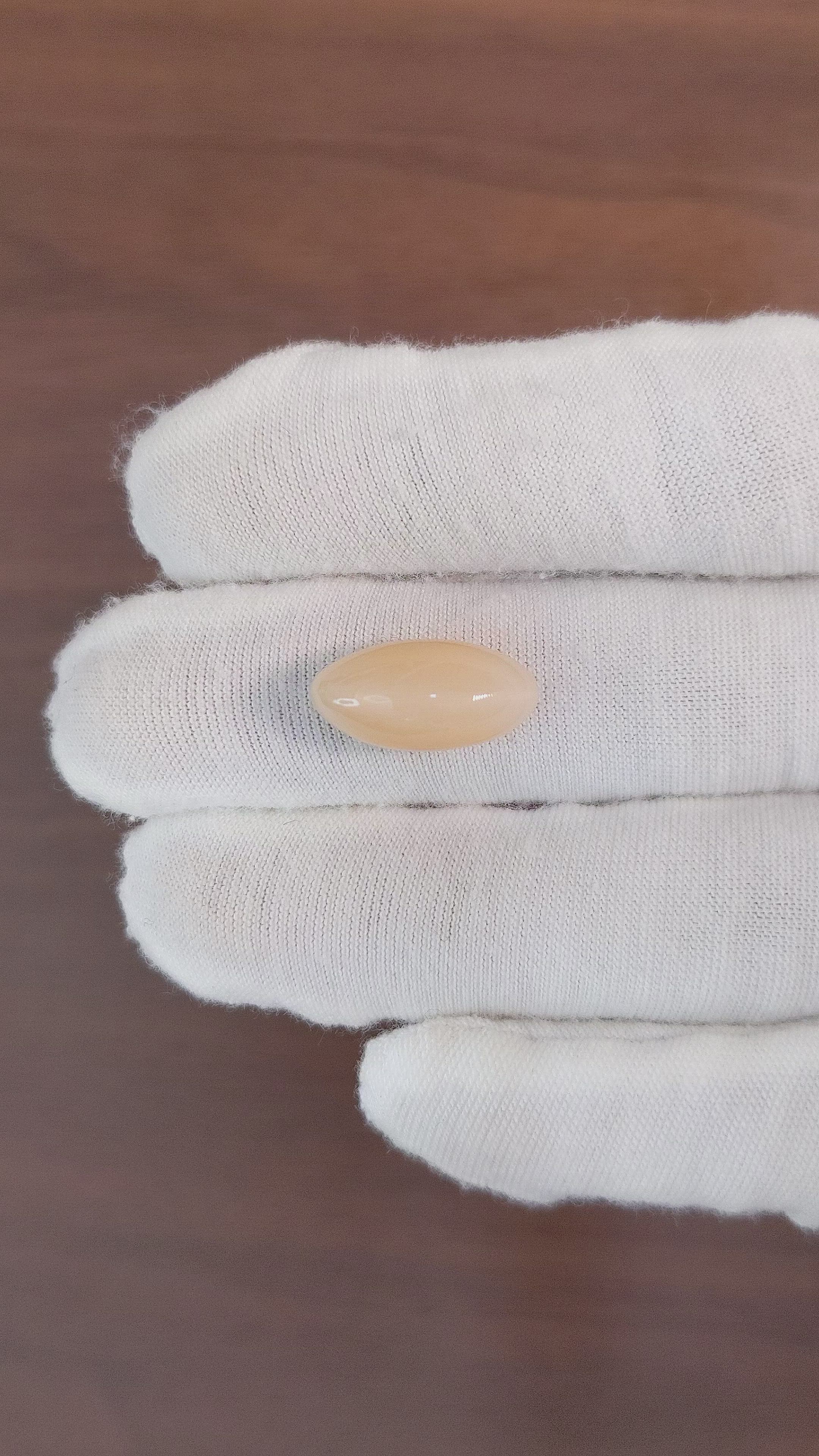 11.01 Ct. Cabochon Moonstone from Ceylon (Sri Lanka) Size Video